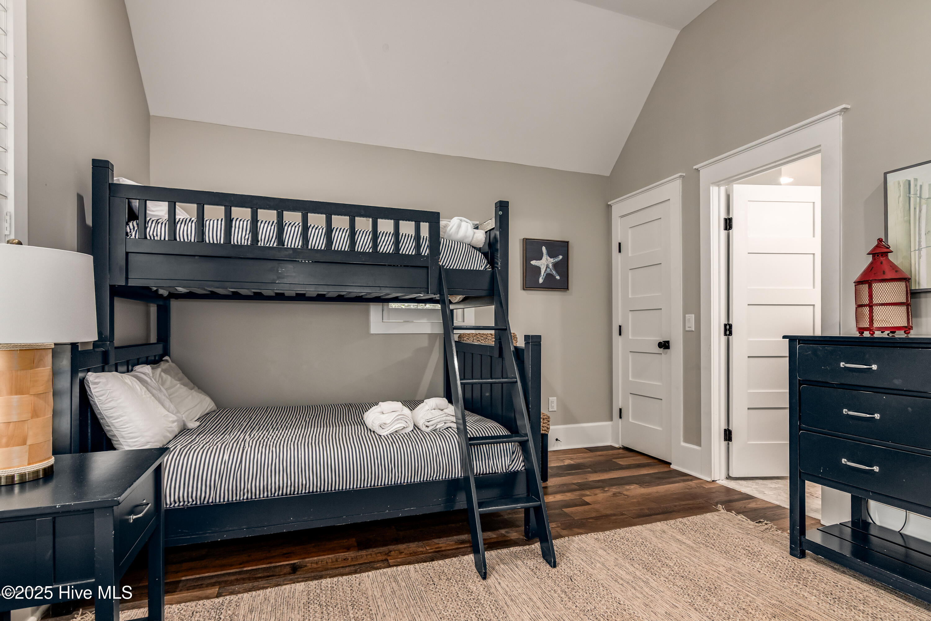 100530236 | Photo 39