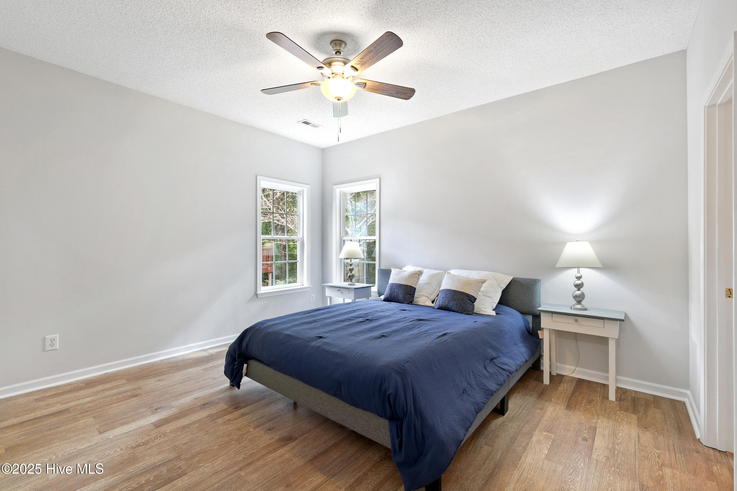 100533187 | Photo 15