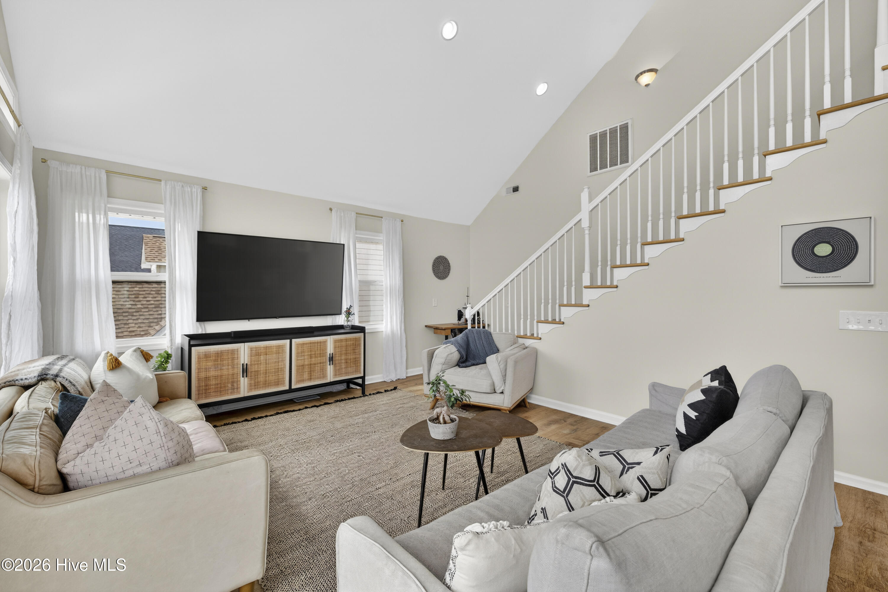 100562699 | Photo 15