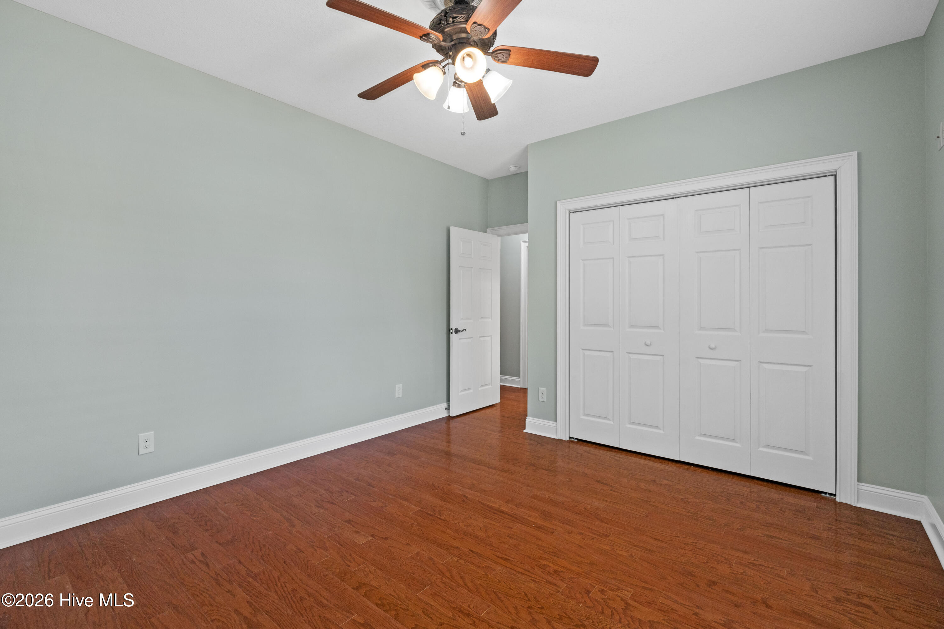 100565289 | Photo 44