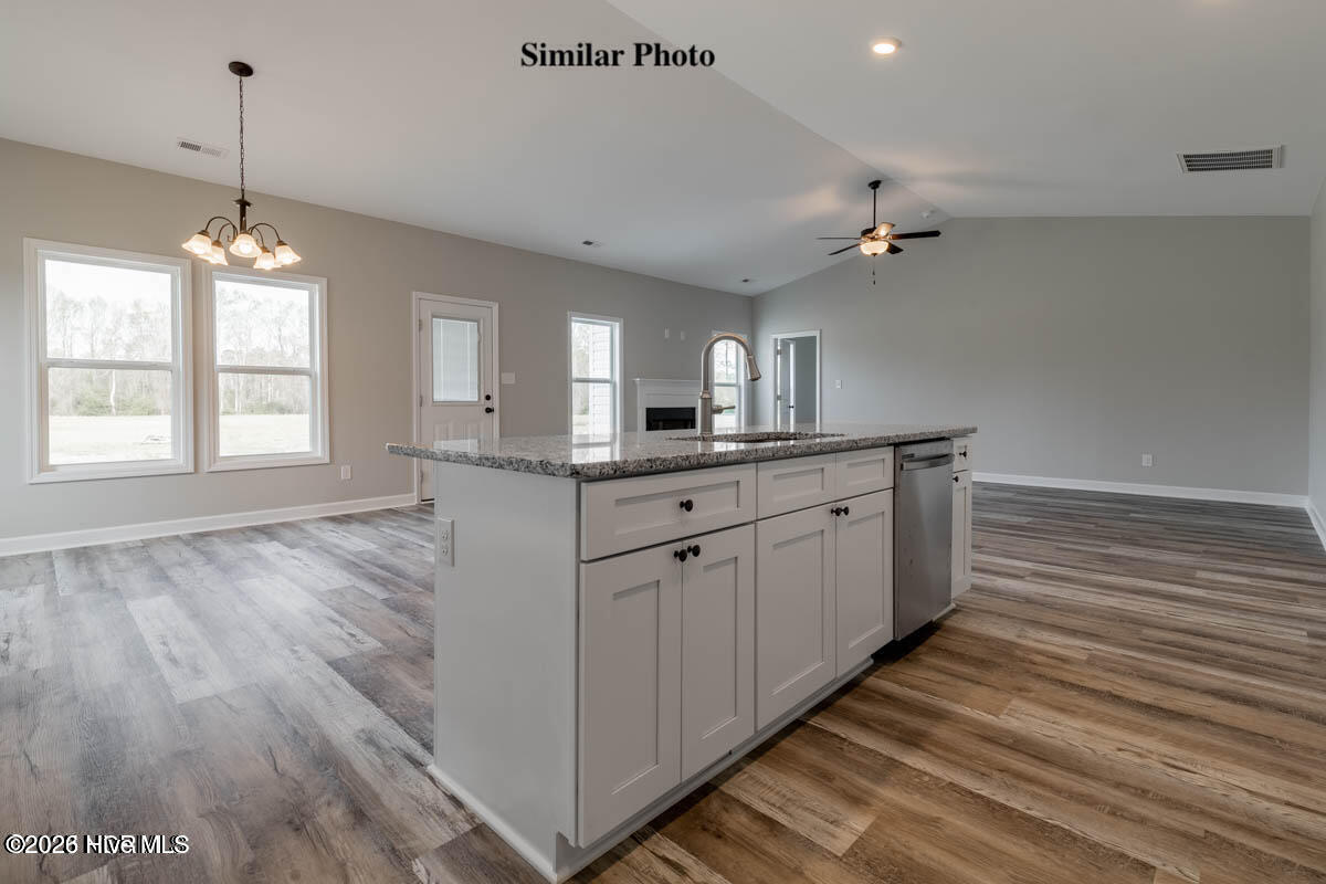 100559232 | Photo 22