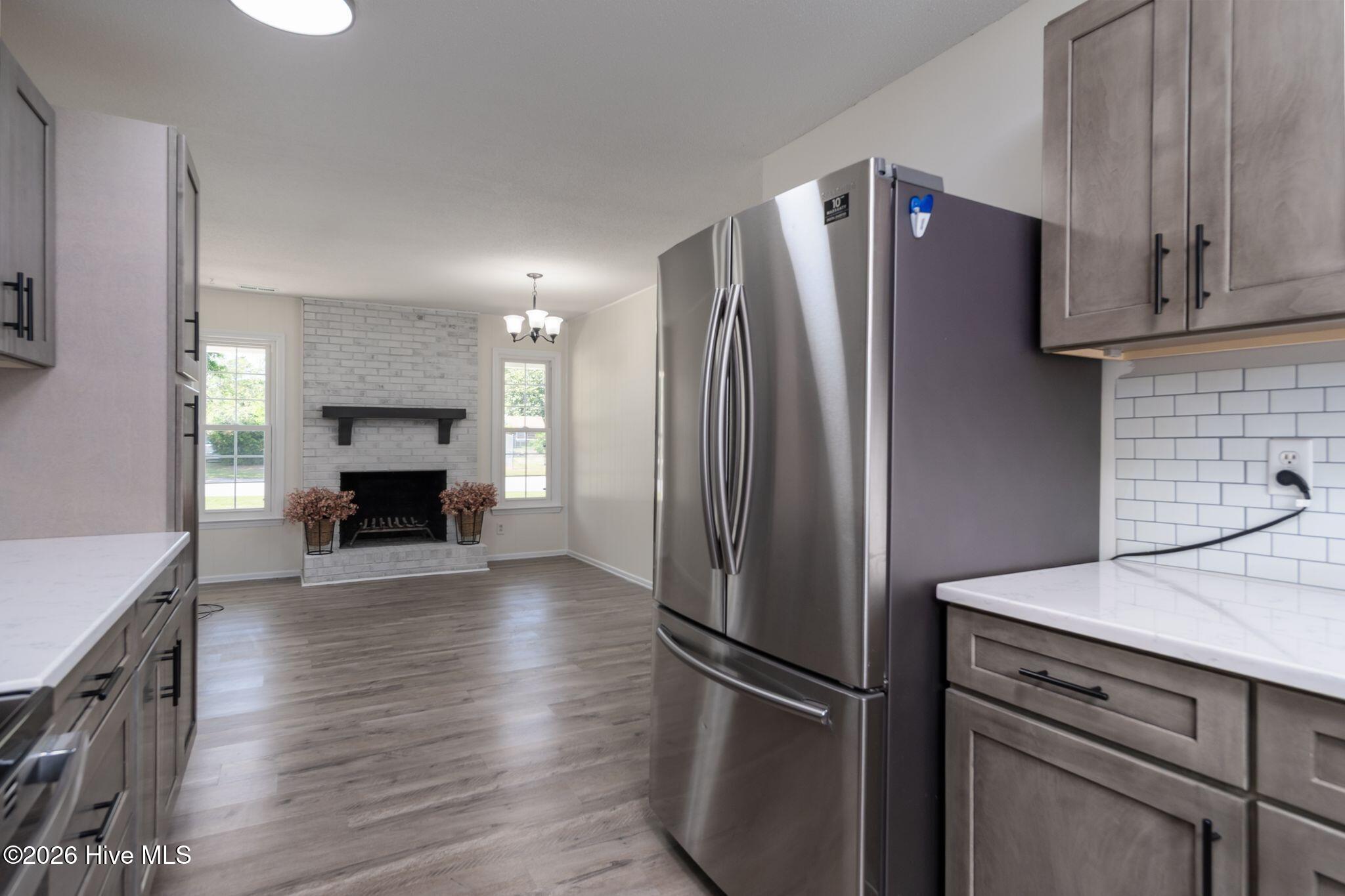 100568369 | Photo 23