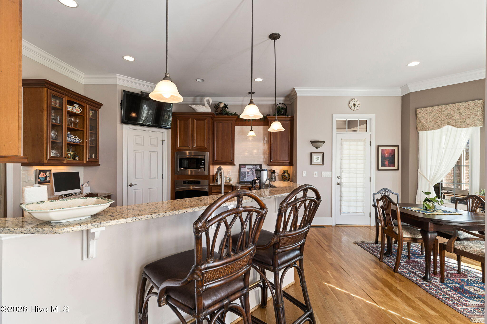 100560787 | Photo 17