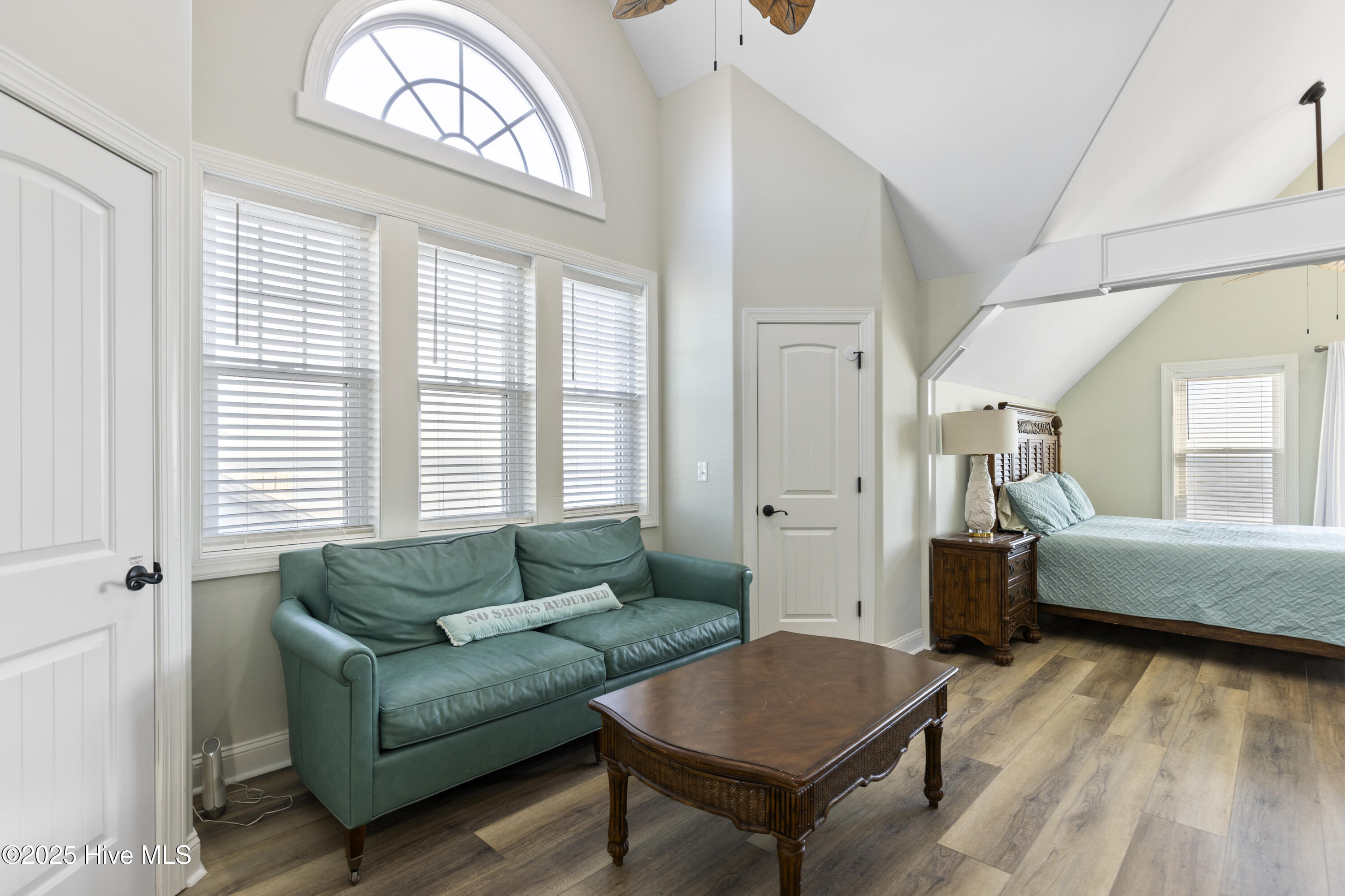 100546411 | Photo 29