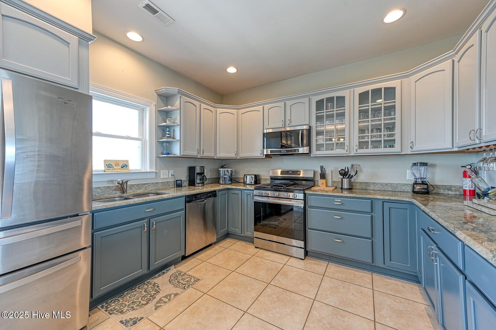 100496177 | Photo 15