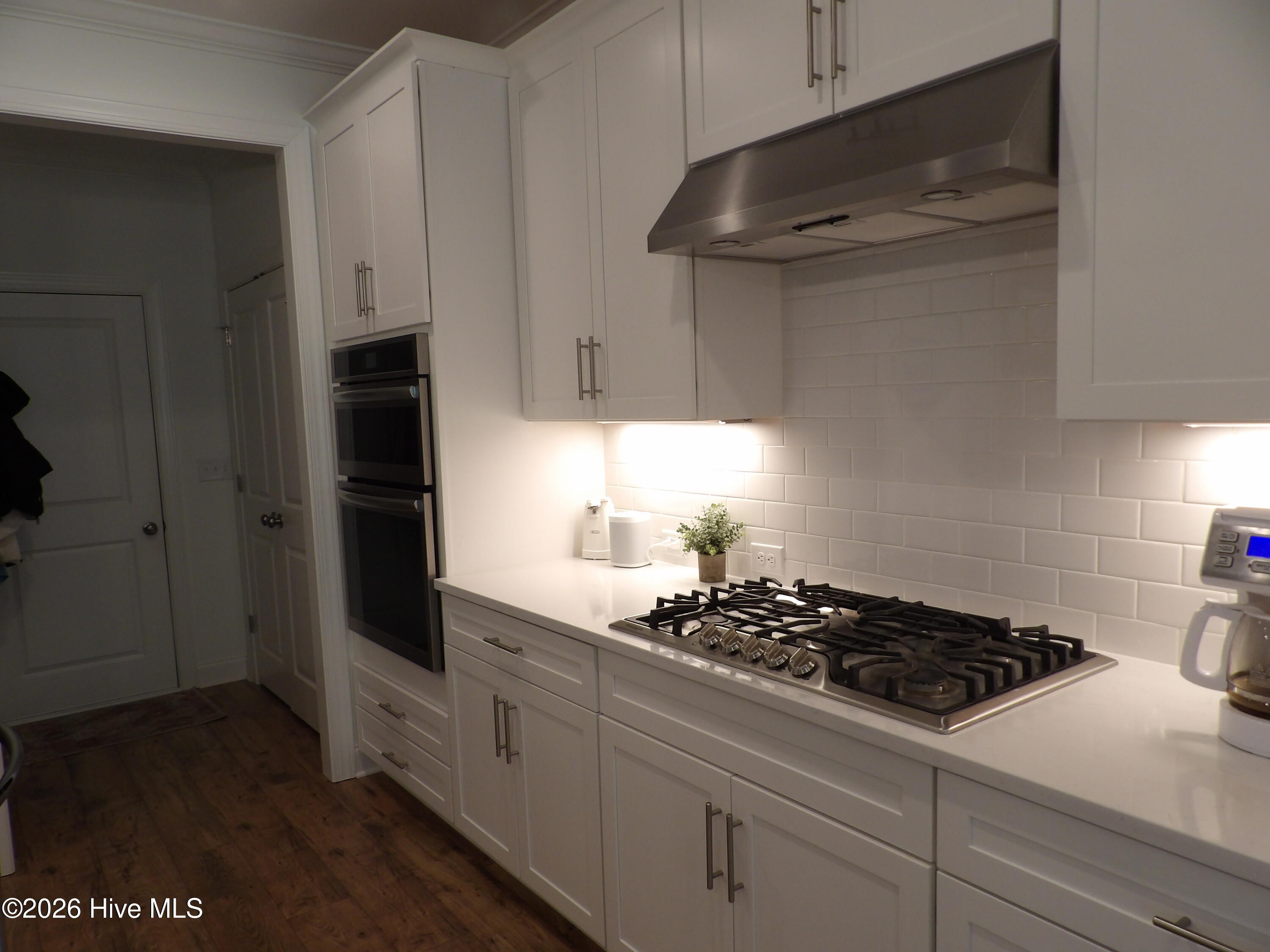 100561891 | Photo 23