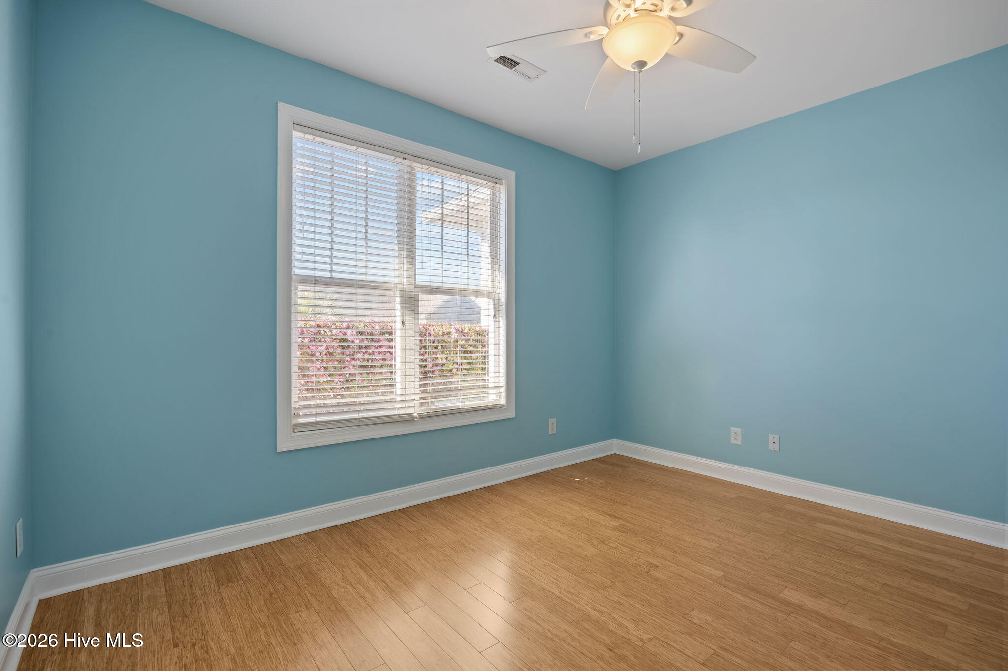 100561261 | Photo 37