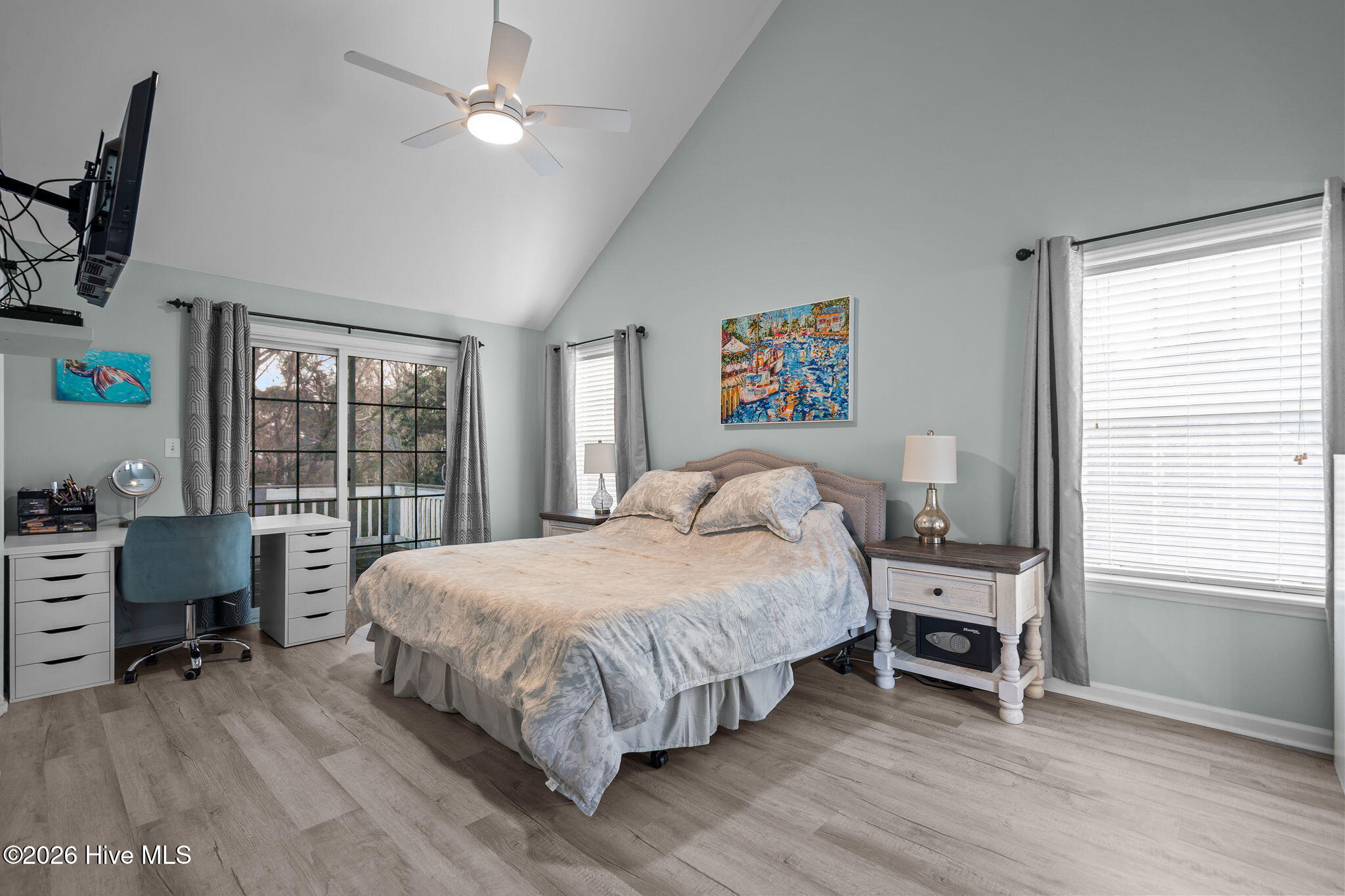 100548092 | Photo 27