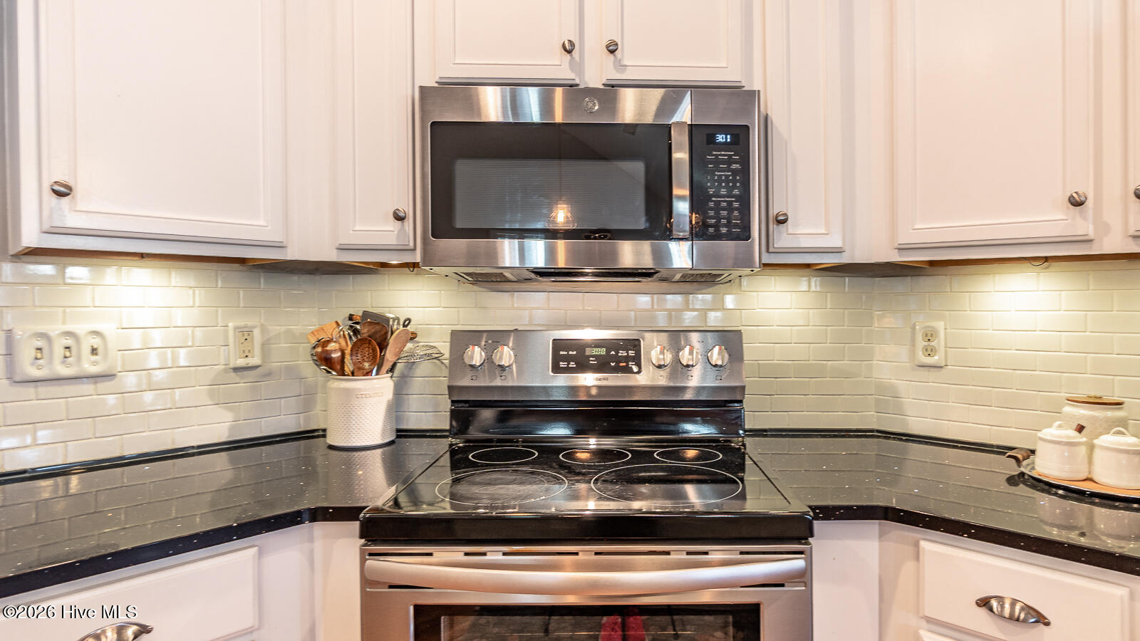 100558017 | Photo 11