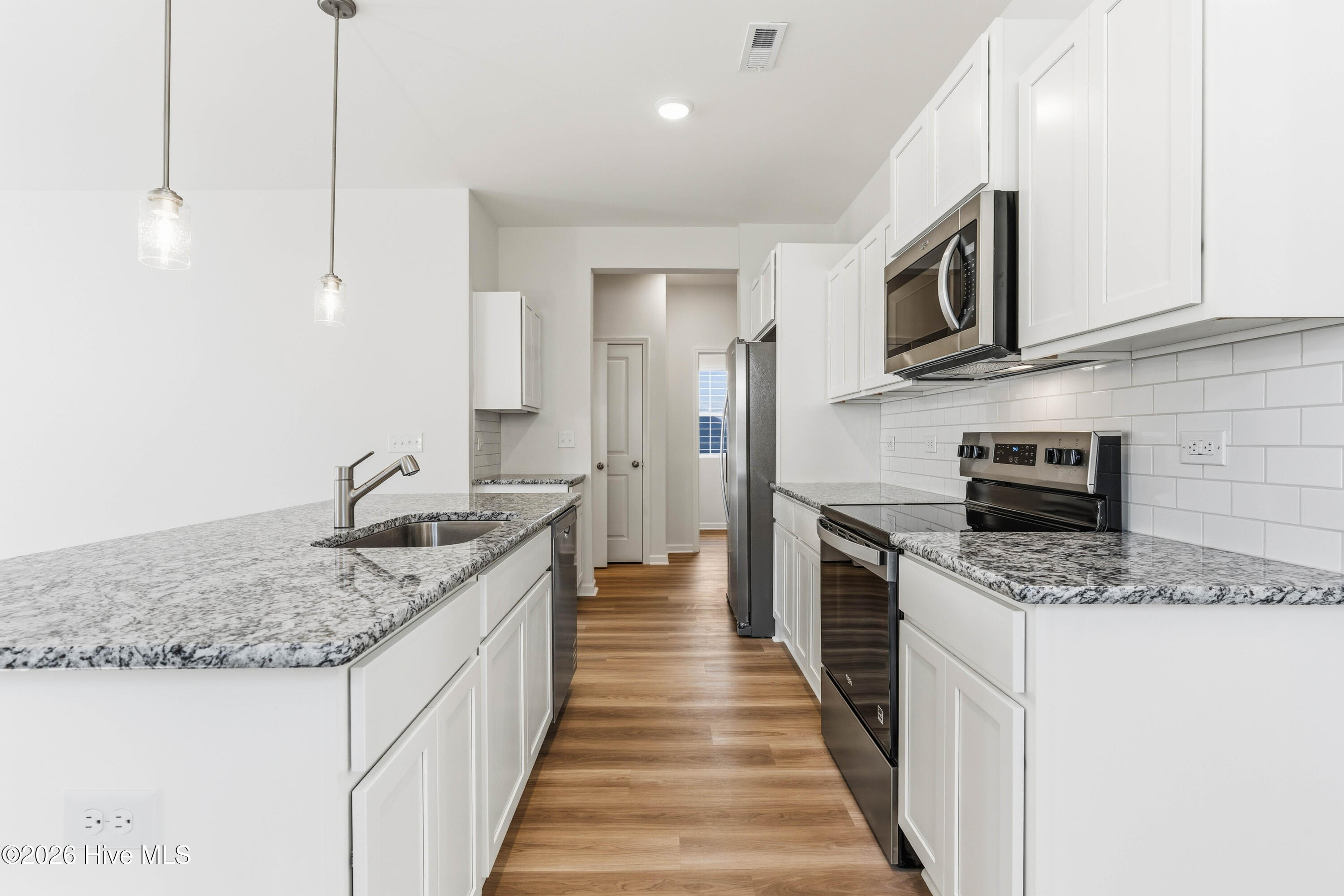 100554695 | Photo 10