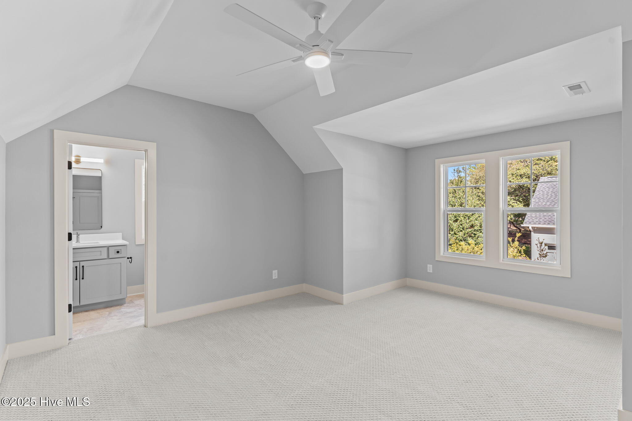 100532688 | Photo 30