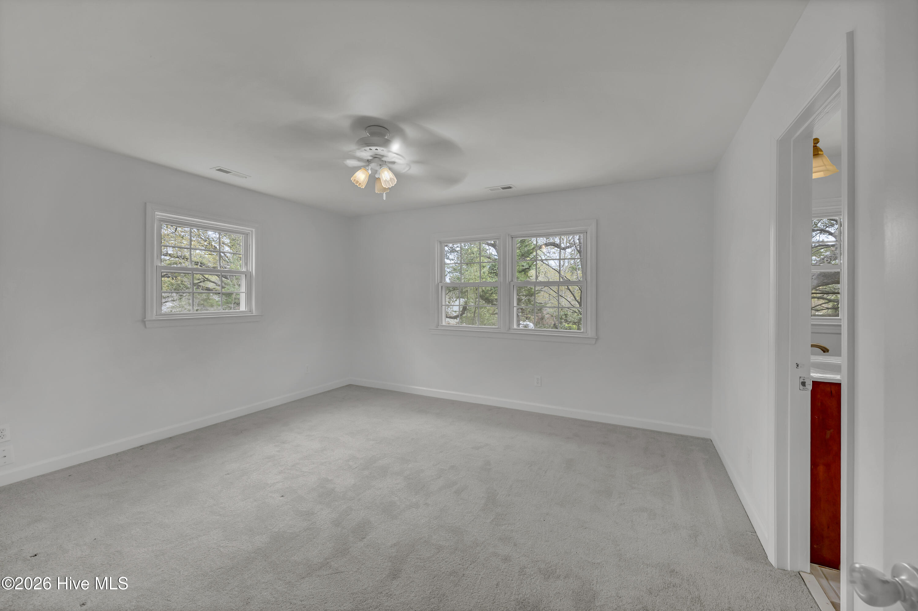 100563507 | Photo 10