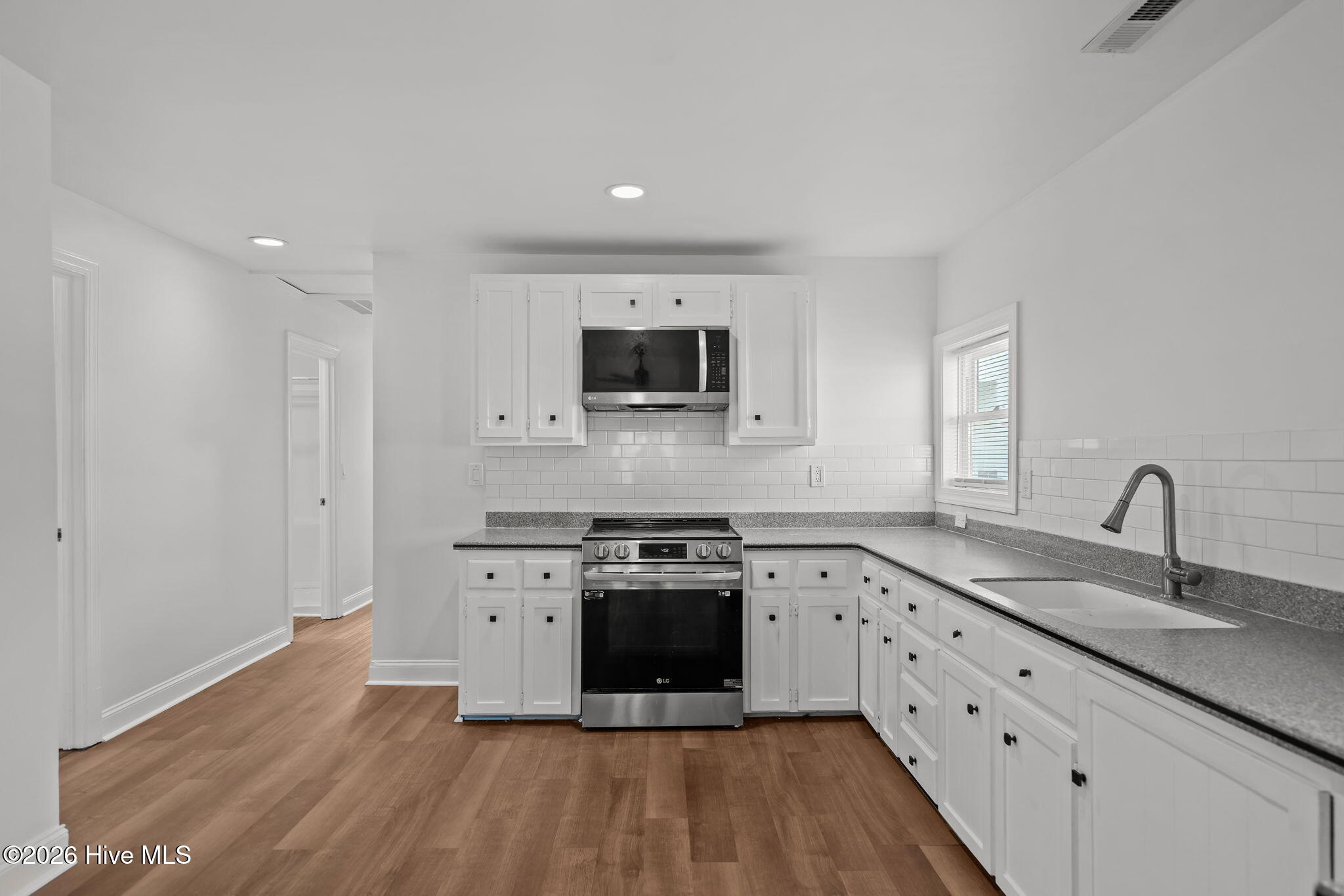 100555774 | Photo 22