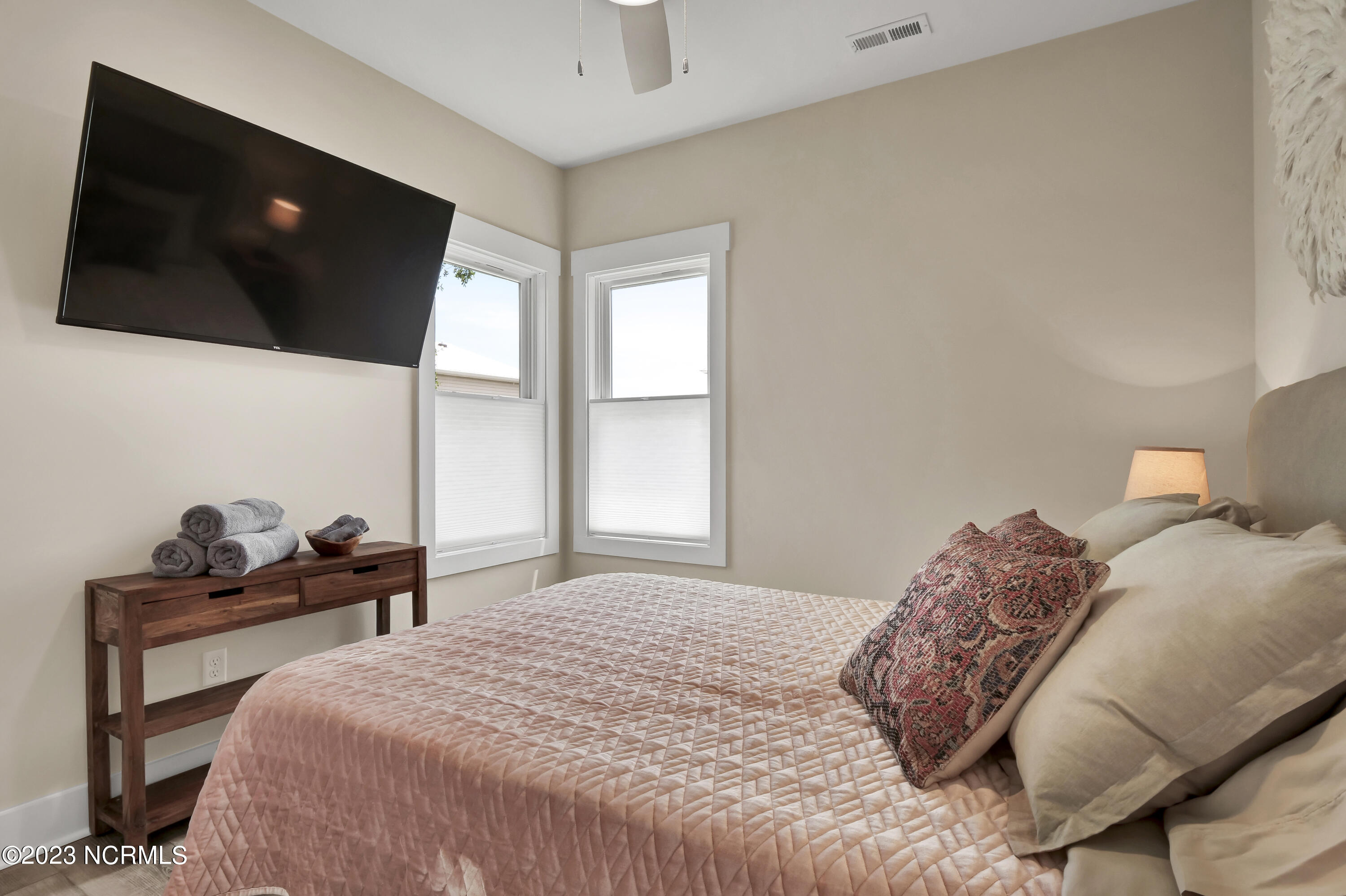 100526223 | Photo 24