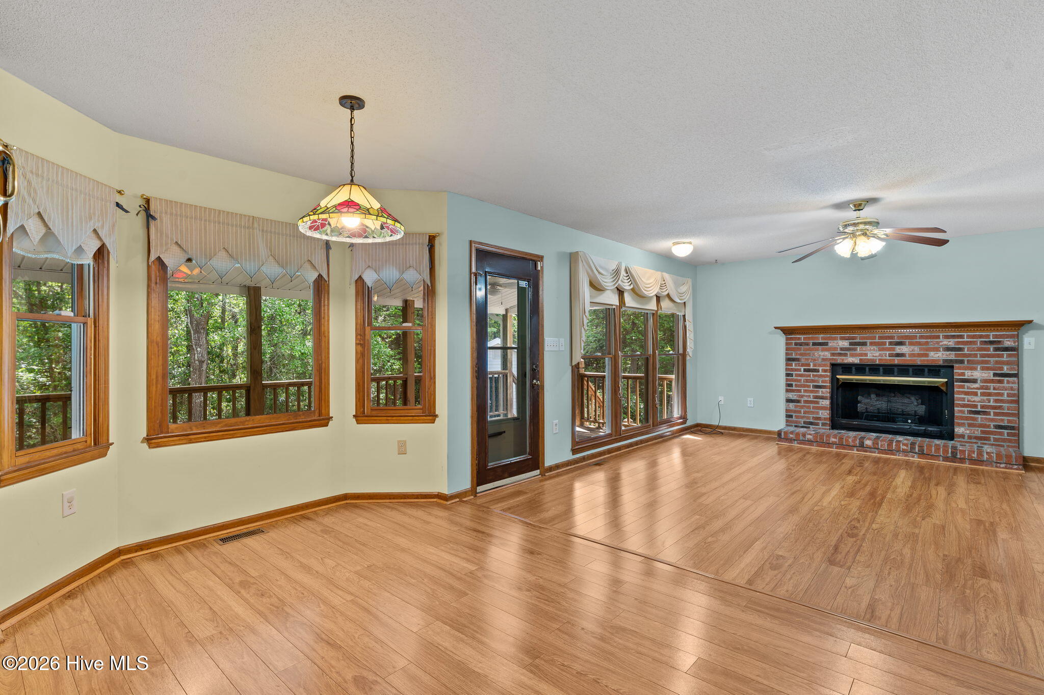 100568125 | Photo 18