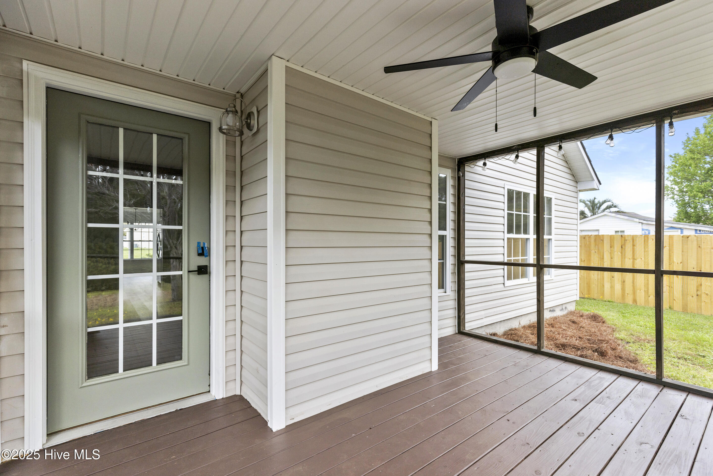 100548000 | Photo 36