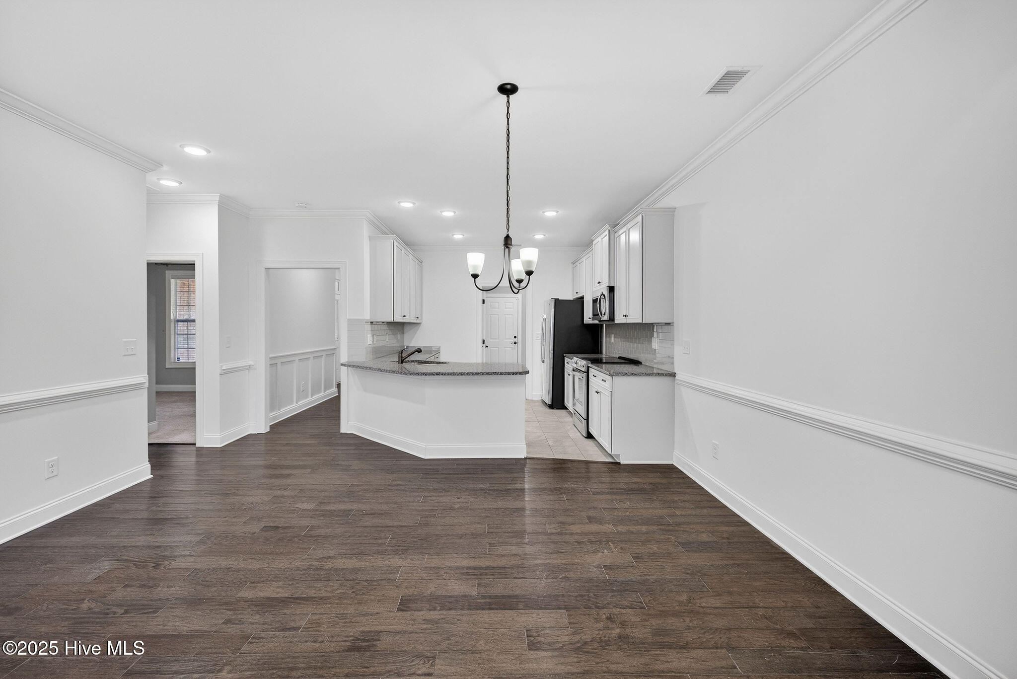 100547187 | Photo 14