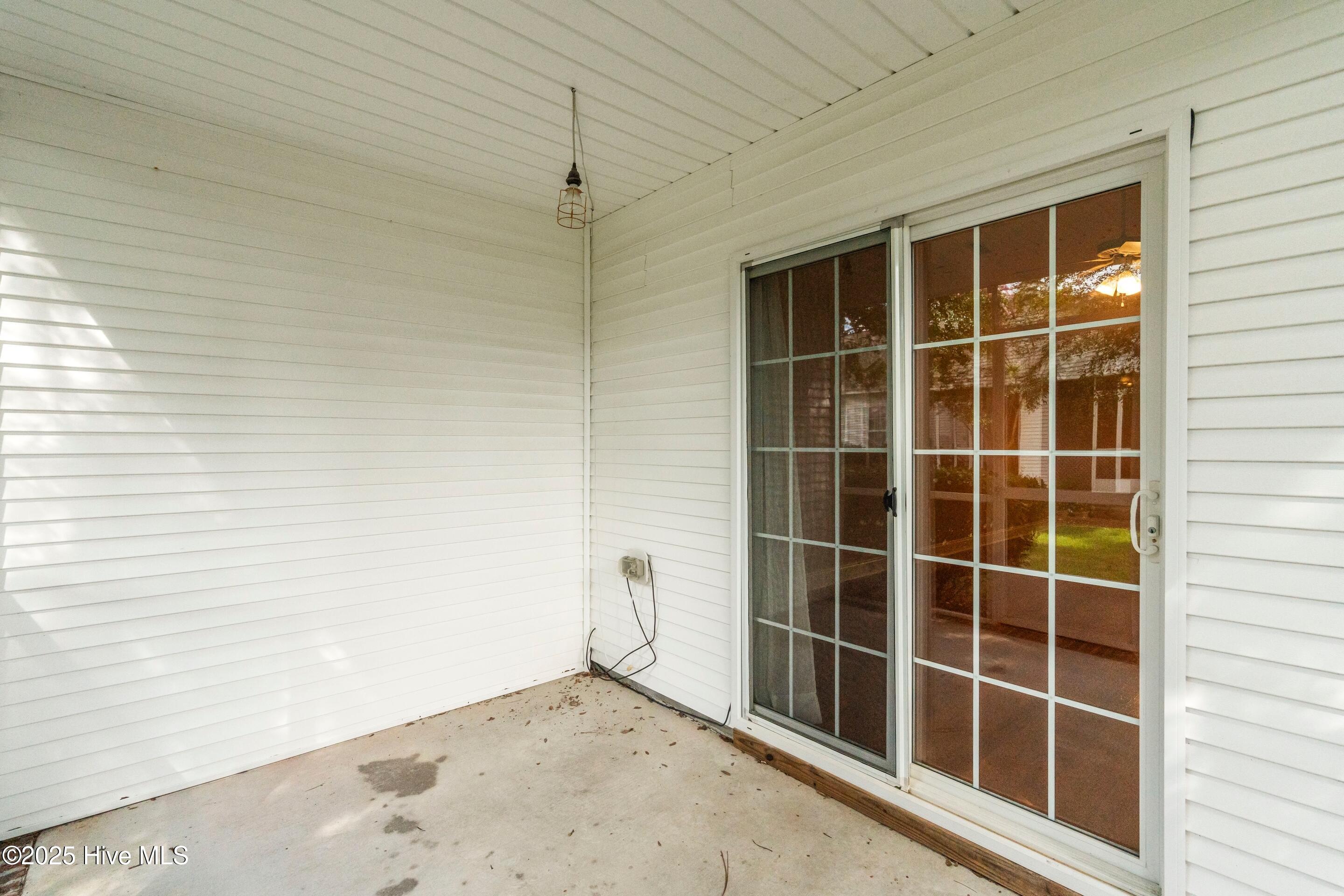 100522418 | Photo 50