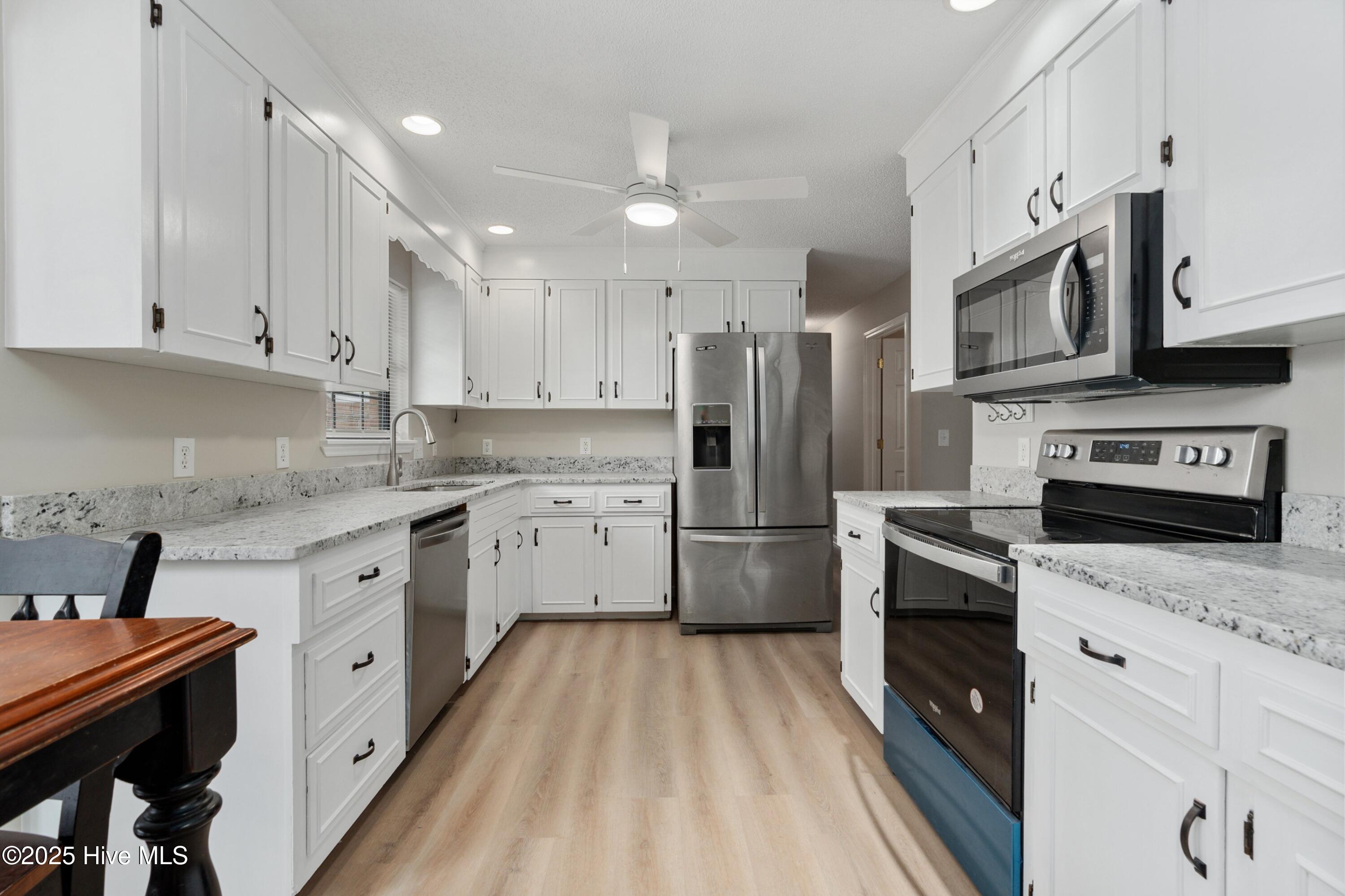 100536275 | Photo 16