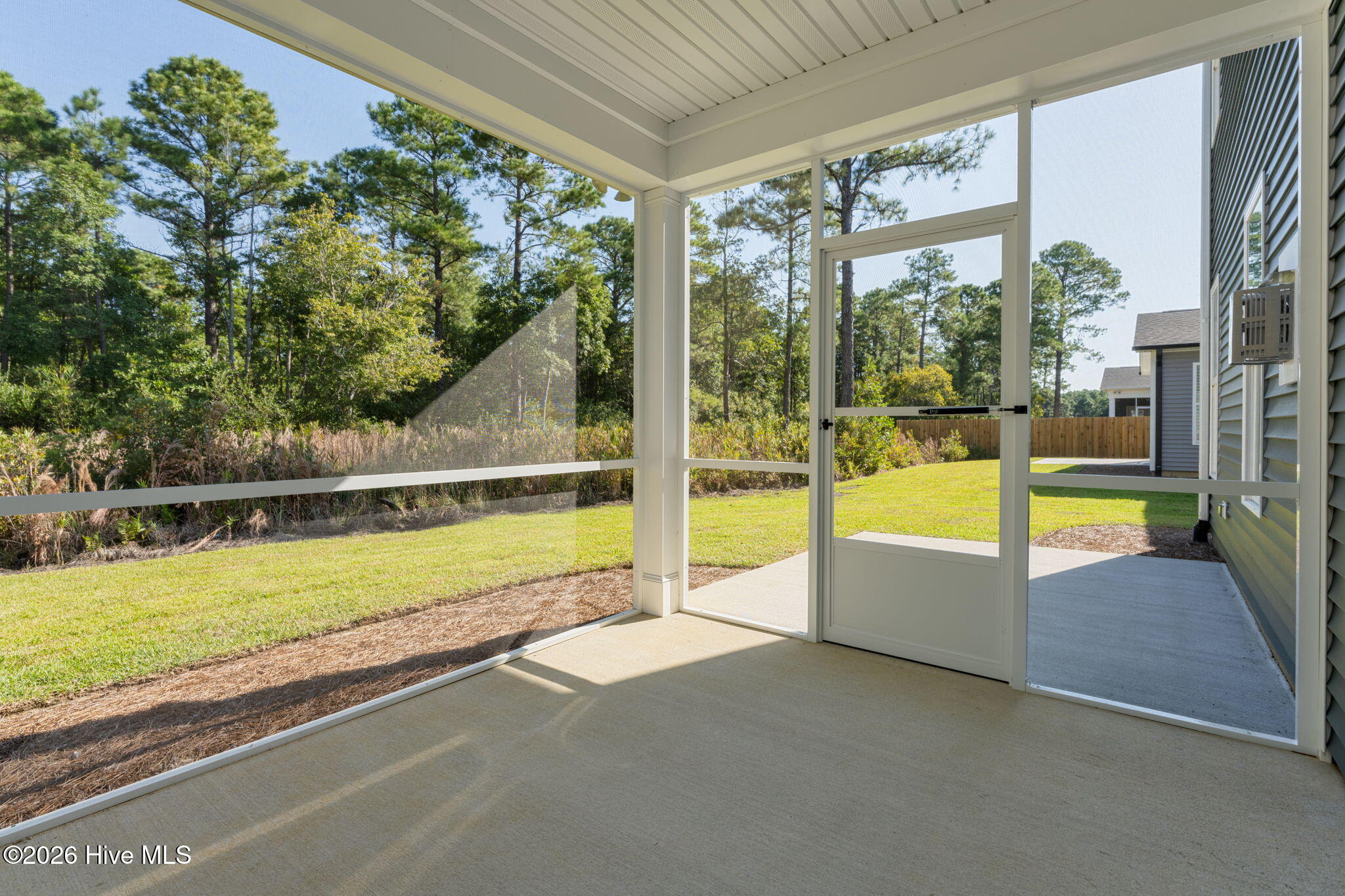 100560723 | Photo 18