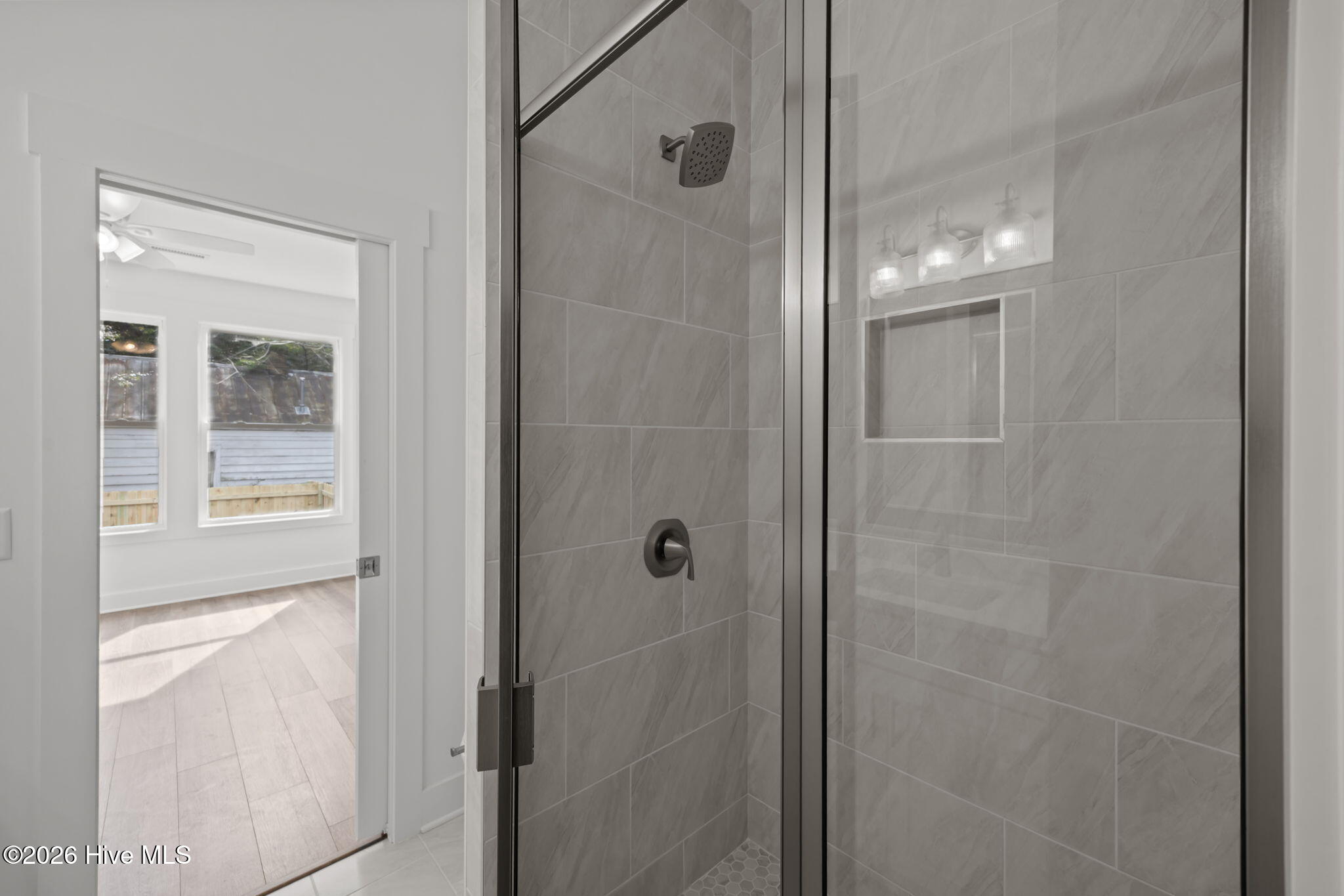 100555699 | Photo 28