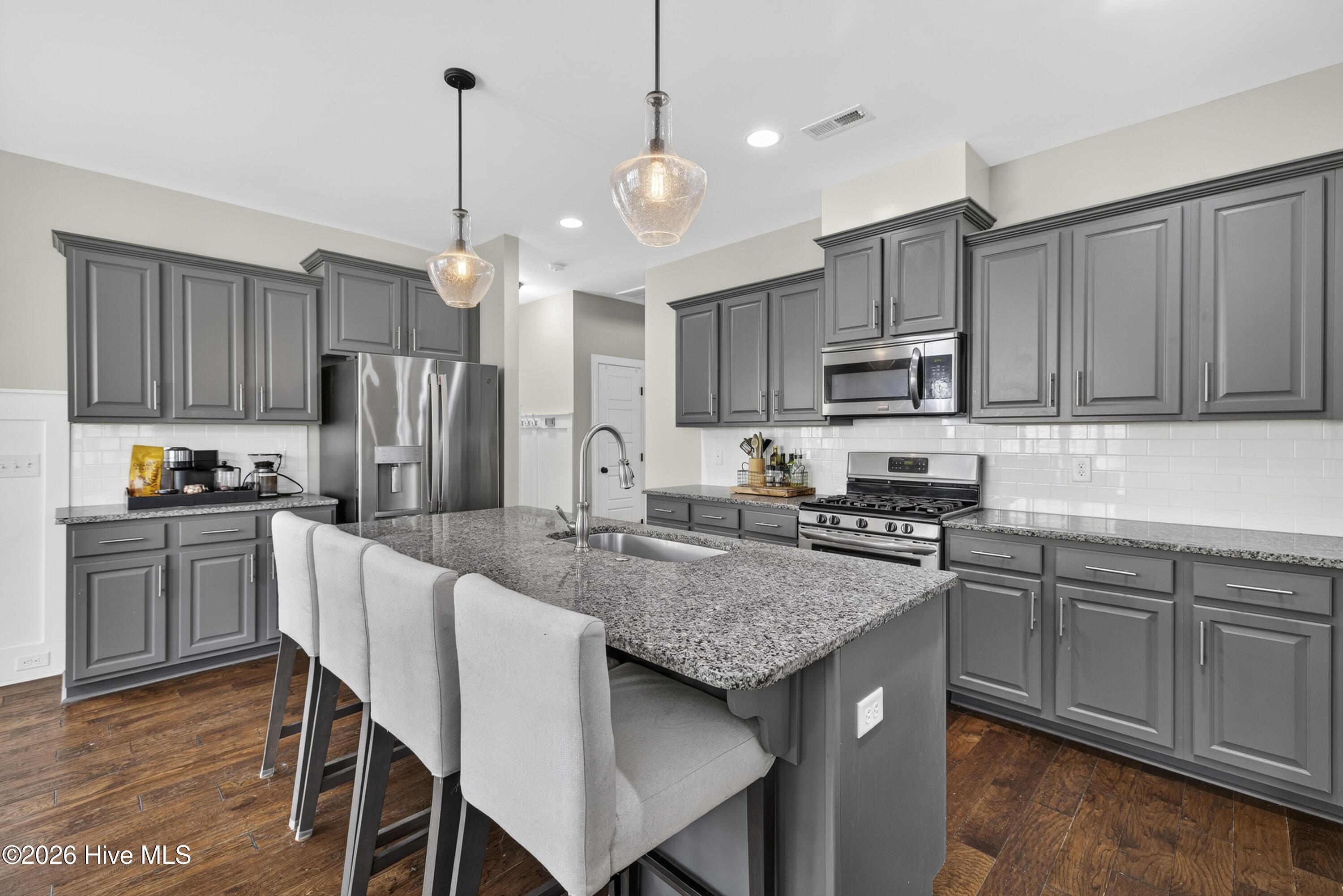 100562294 | Photo 17