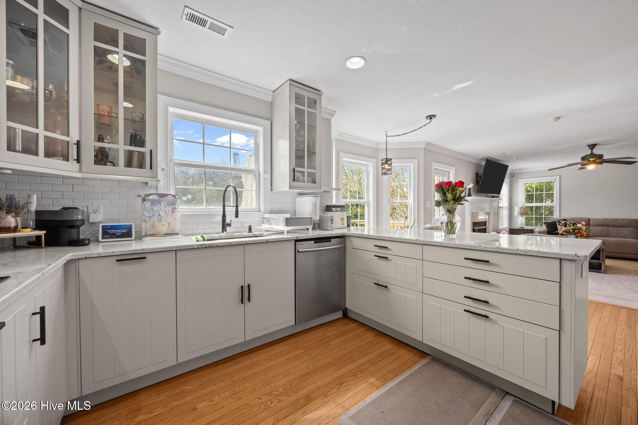 100564262 | Photo 28