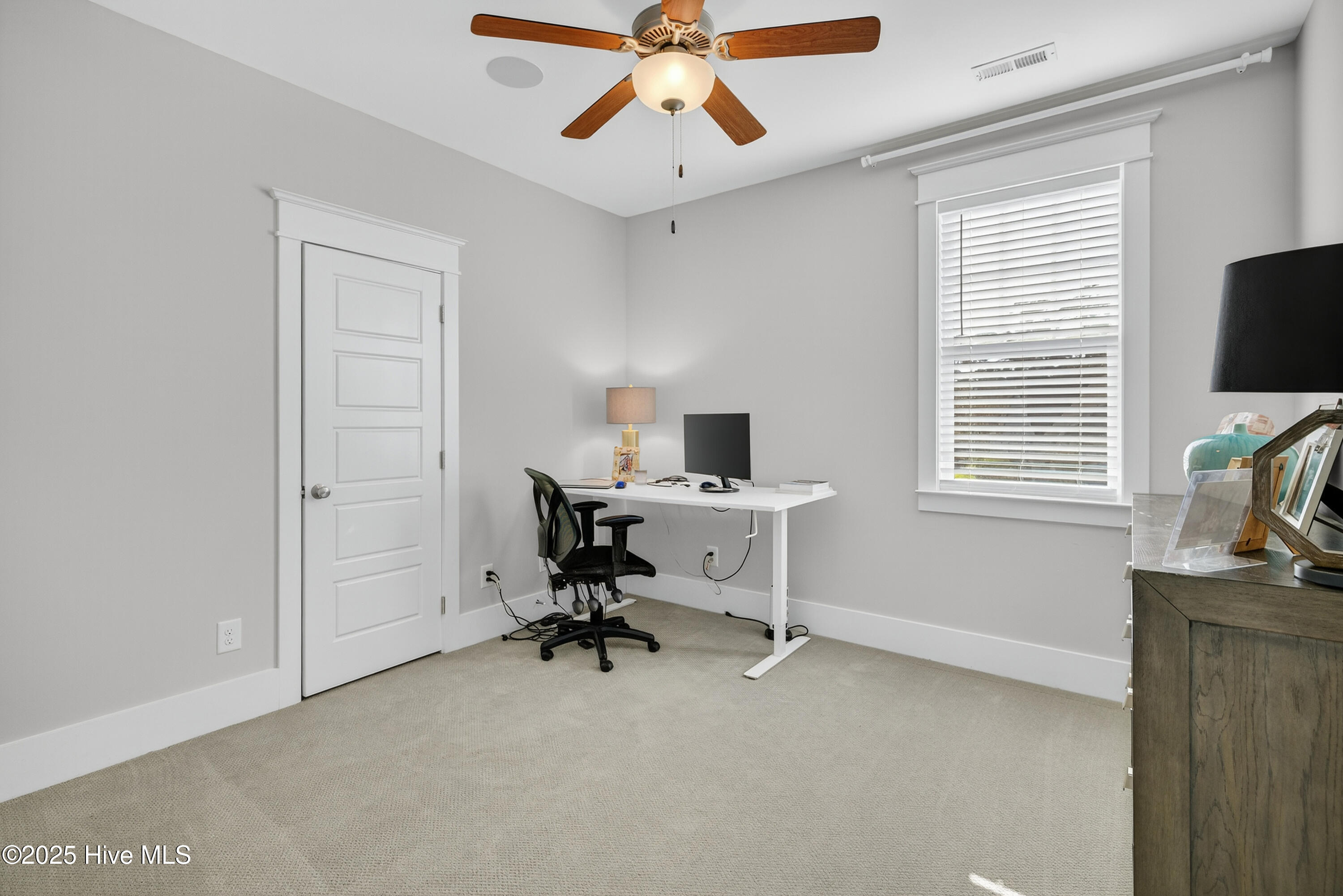 100540063 | Photo 41