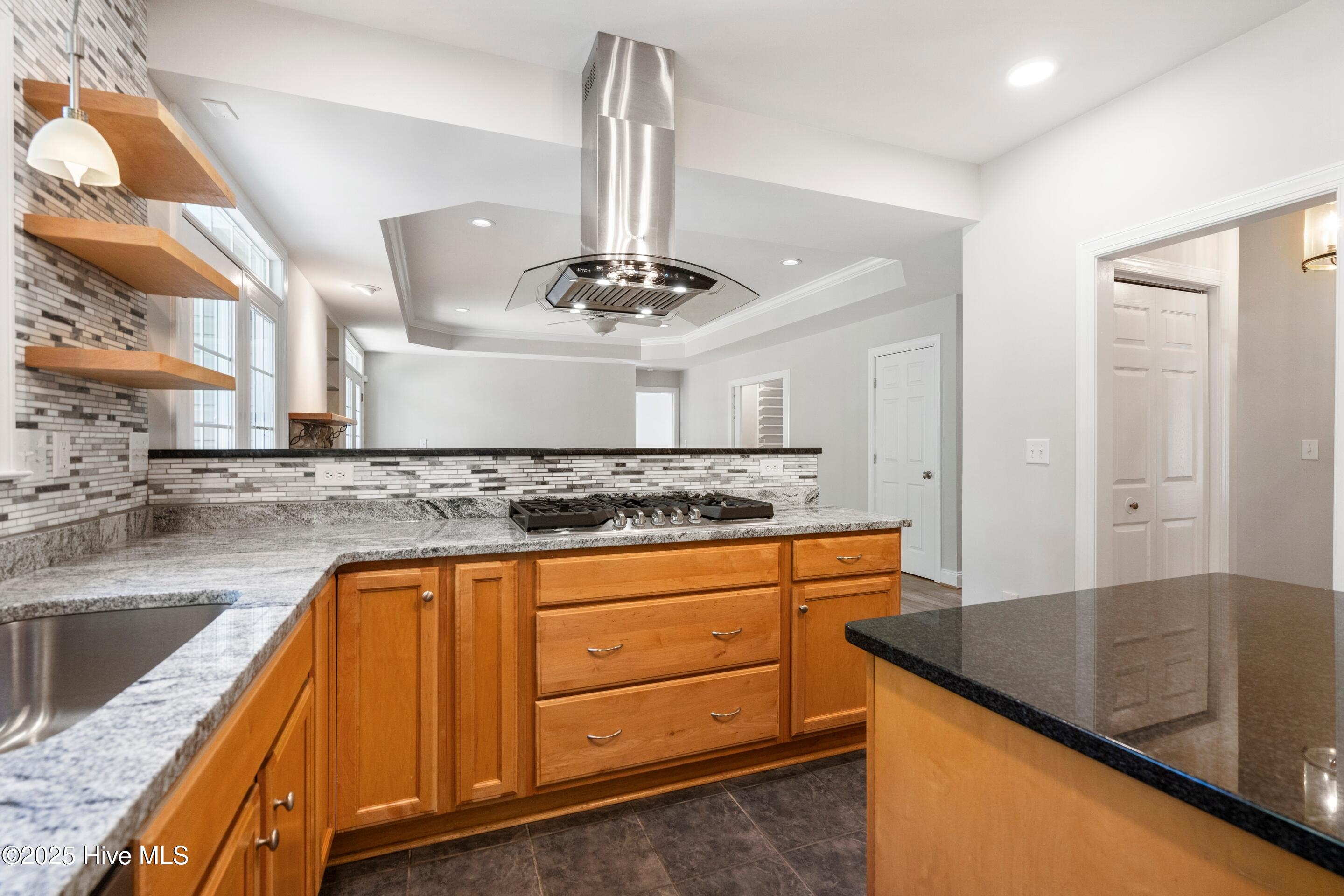 100537413 | Photo 18