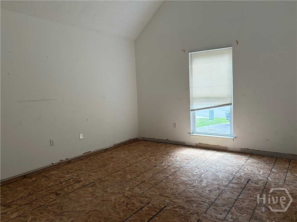Photo 4 of Single family home for sale at 10 Yardarm Pl, Savannah, GA 31410 | MLS# SA364439 | Listing updated on 2026-09-19
