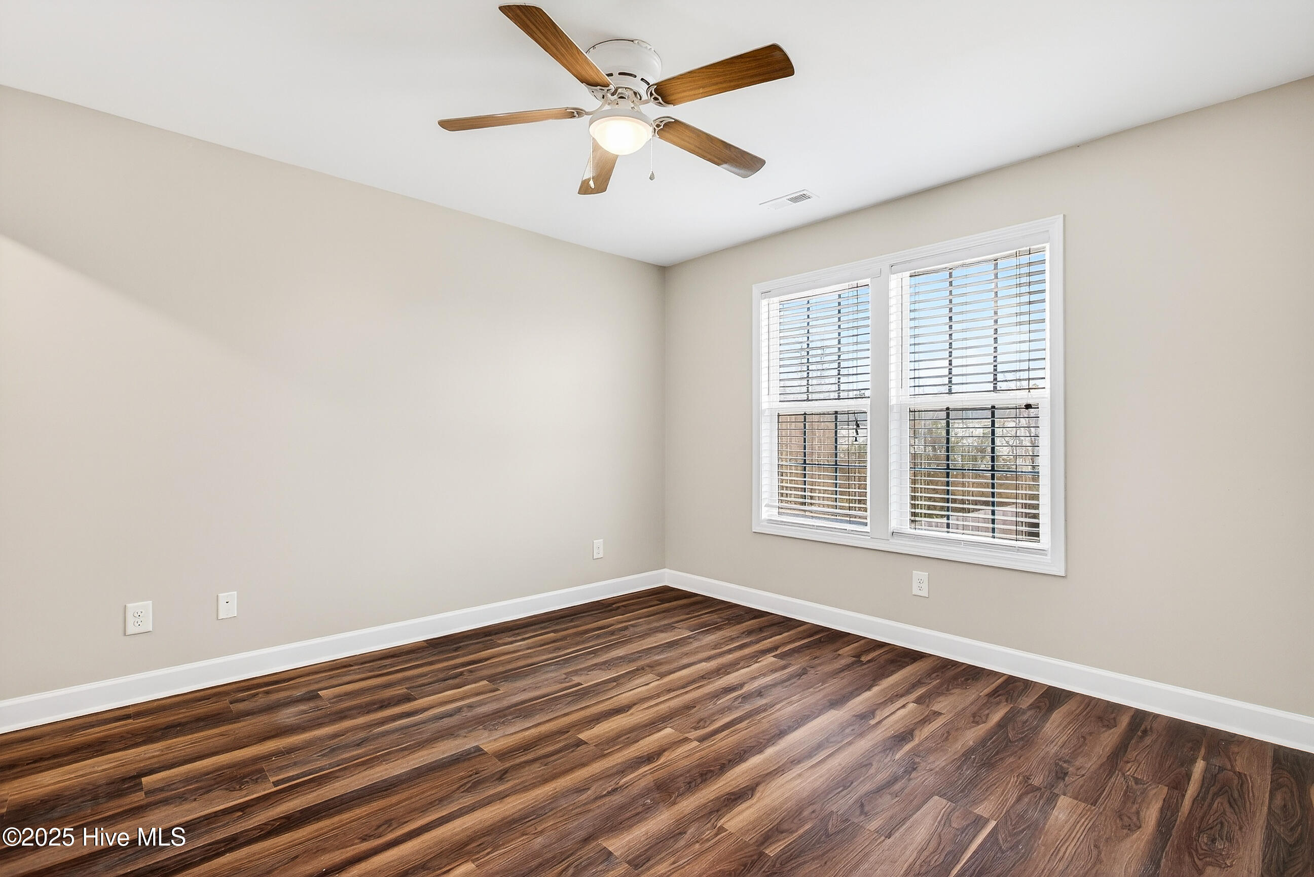 100547089 | Photo 31