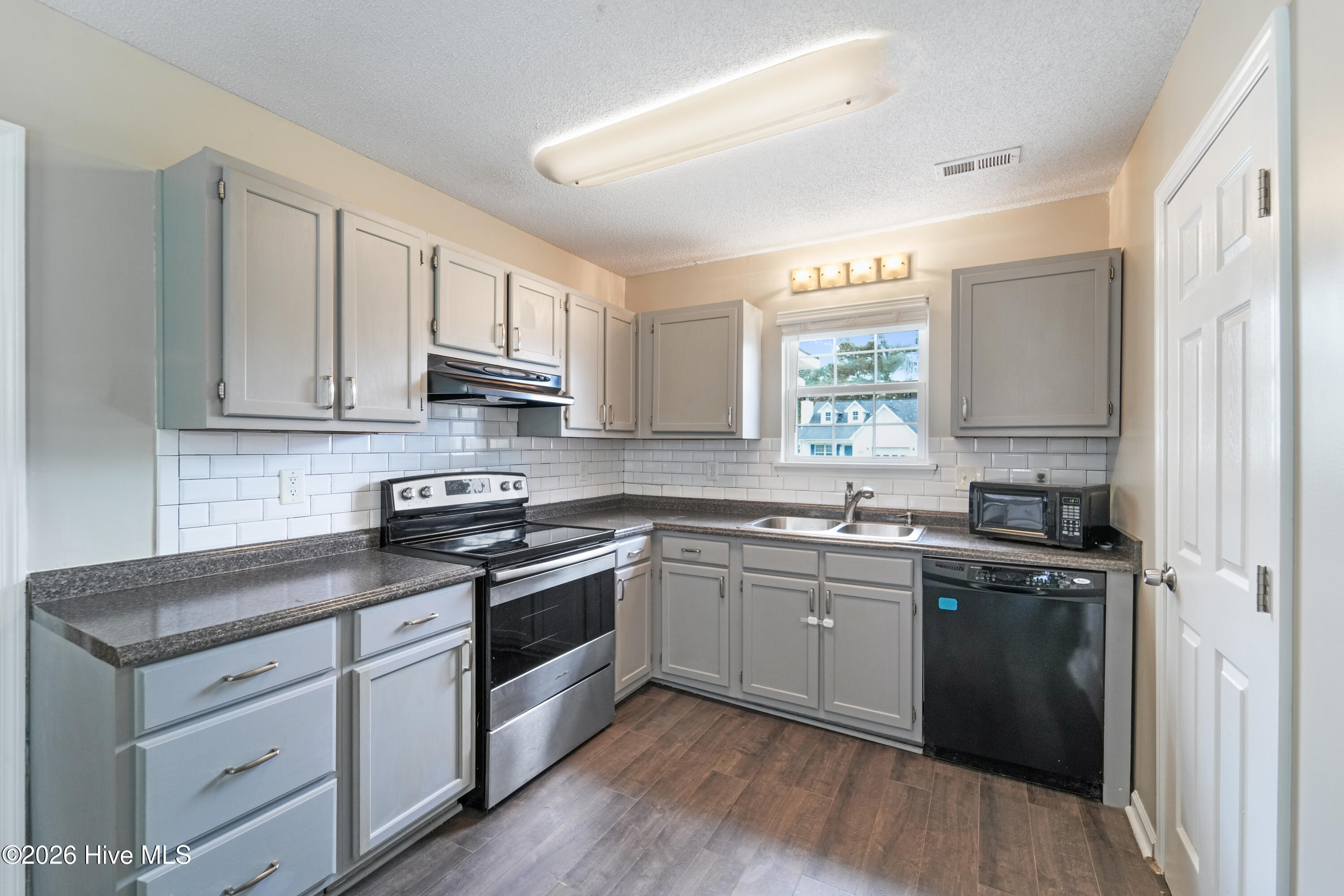 100561681 | Photo 44