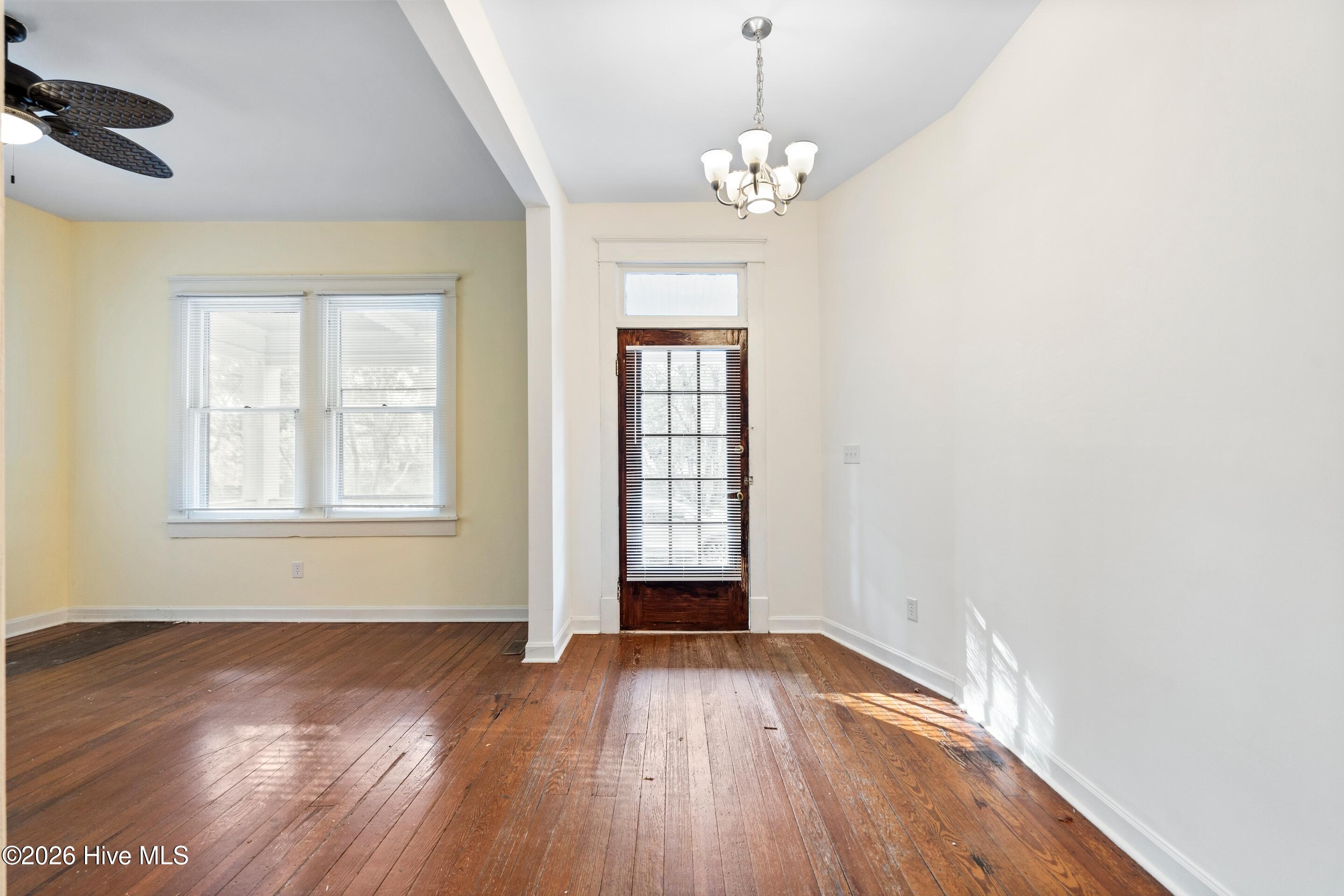 100549514 | Photo 24