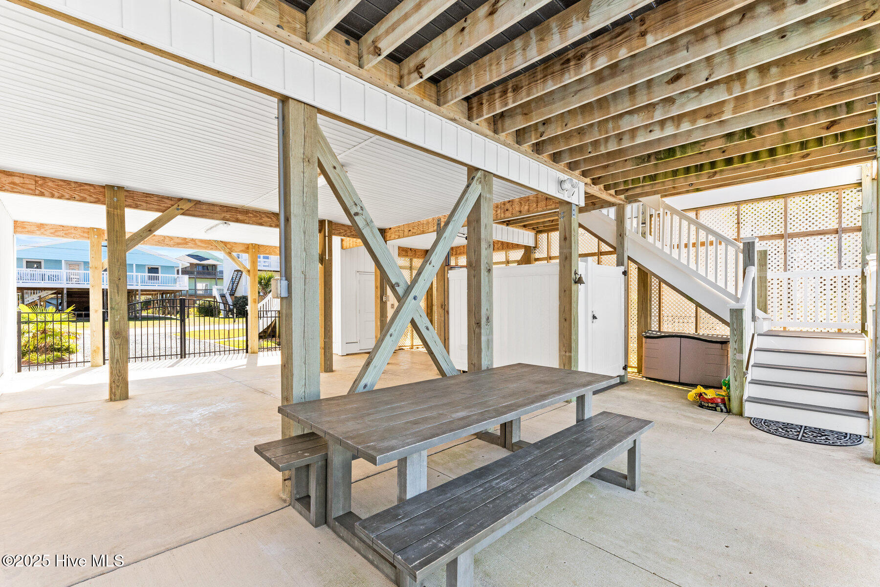 100538043 | Photo 43