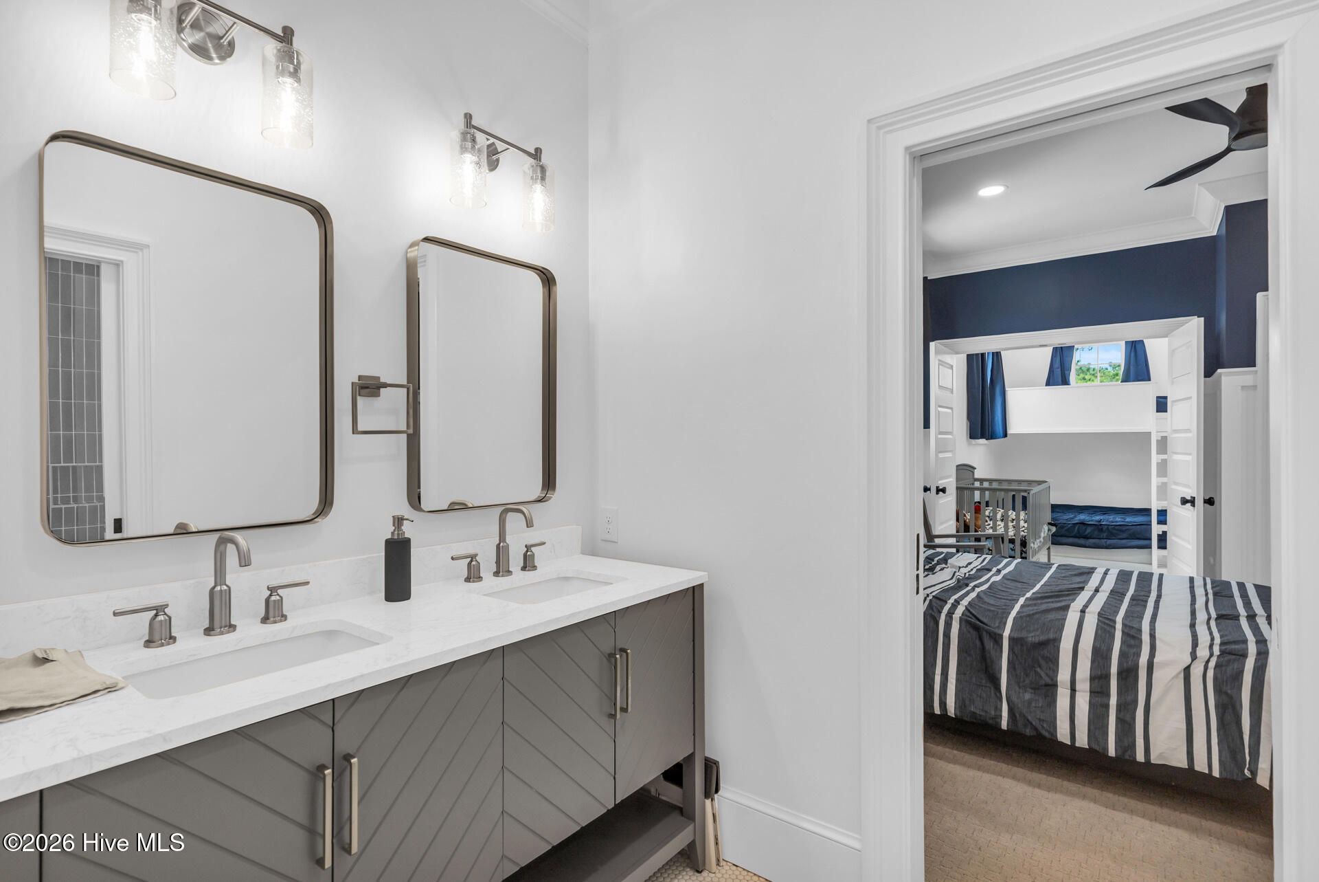 100553549 | Photo 41