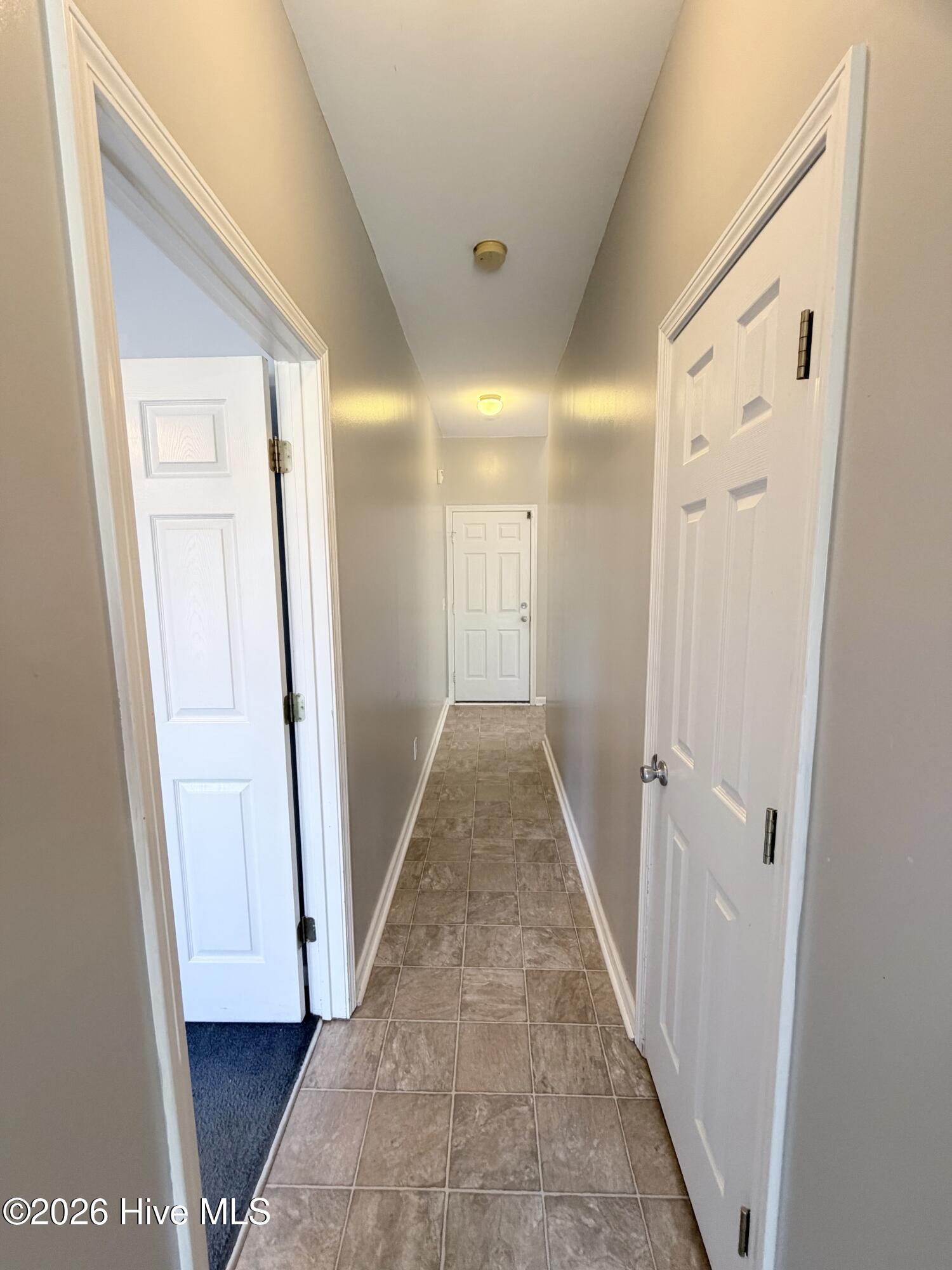 100547389 | Photo 15