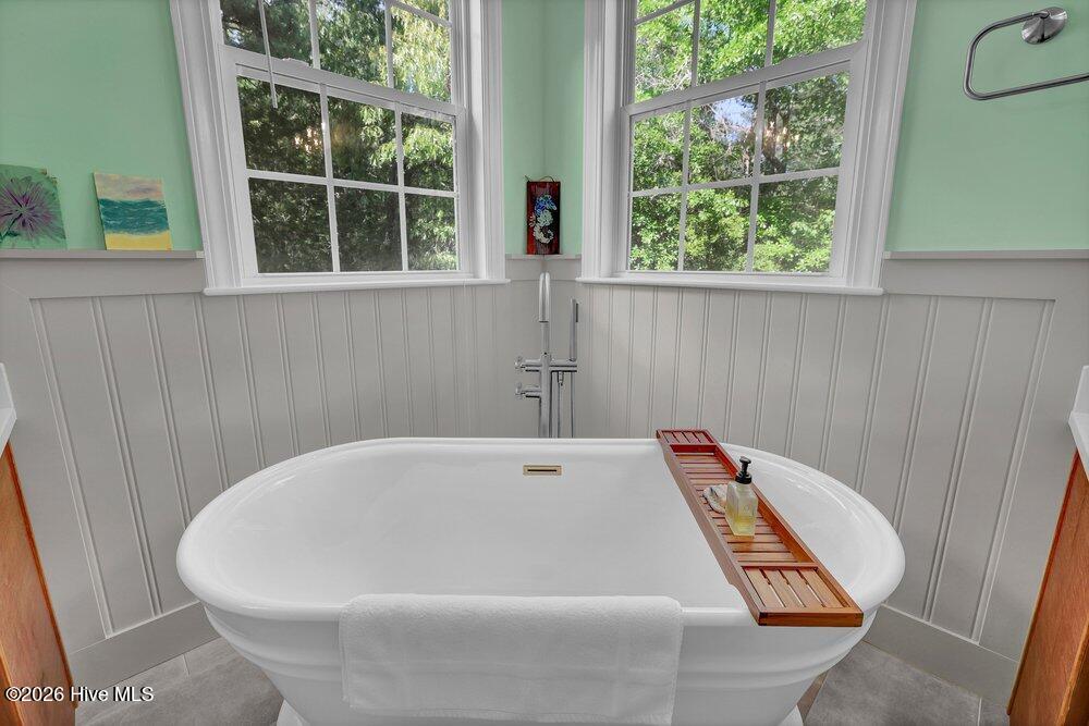 100568961 | Photo 31