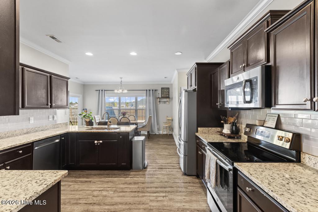 100562207 | Photo 11