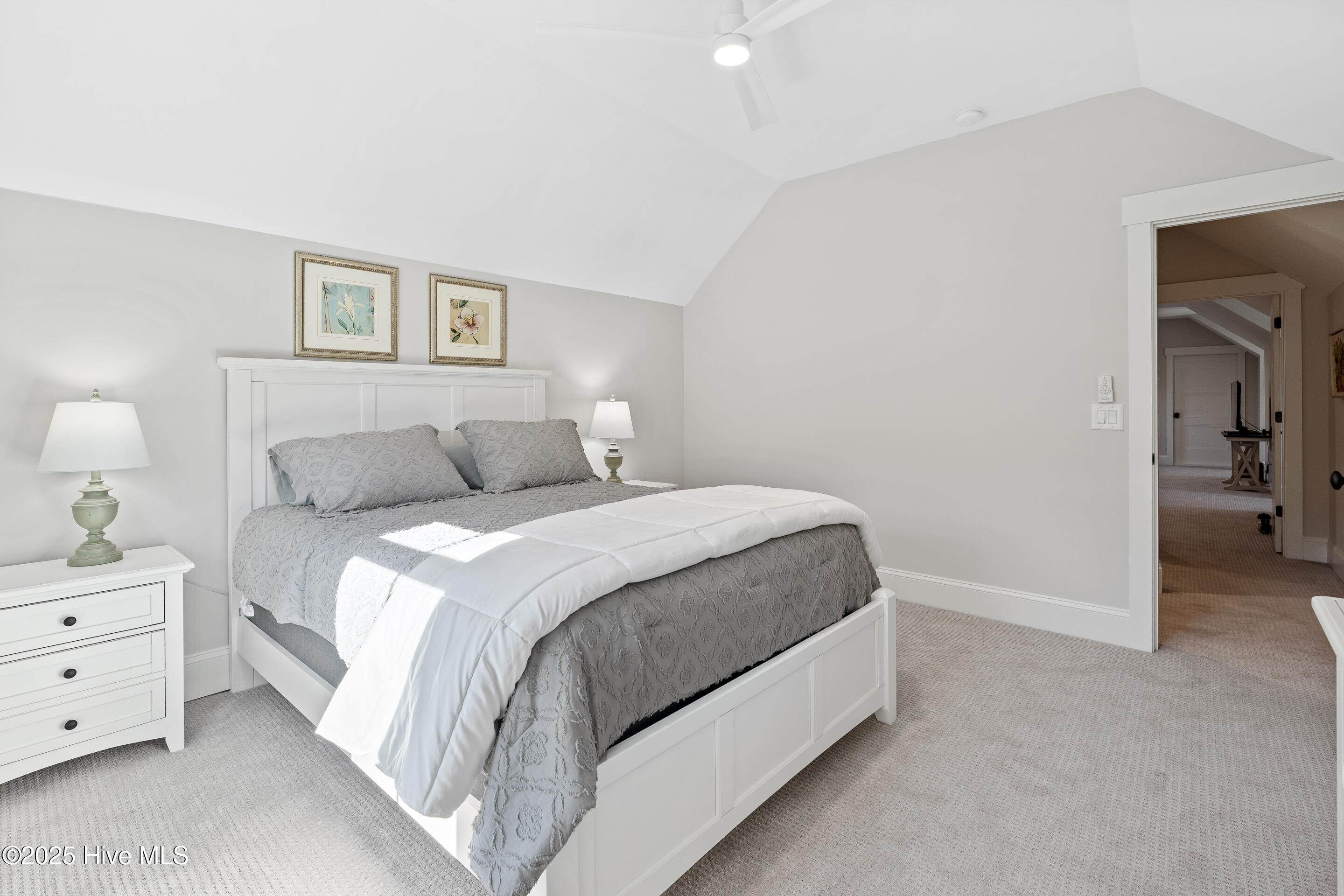 100539739 | Photo 35