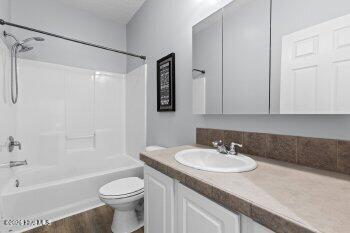 100567328 | Photo 24