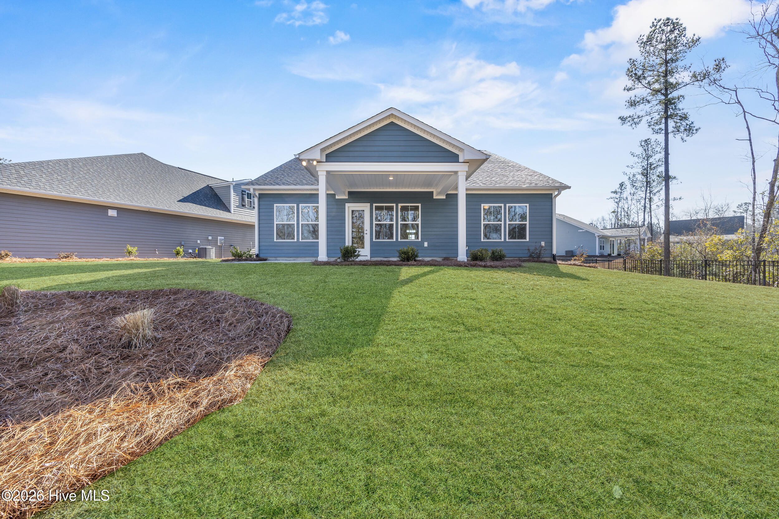 100527051 | Photo 51