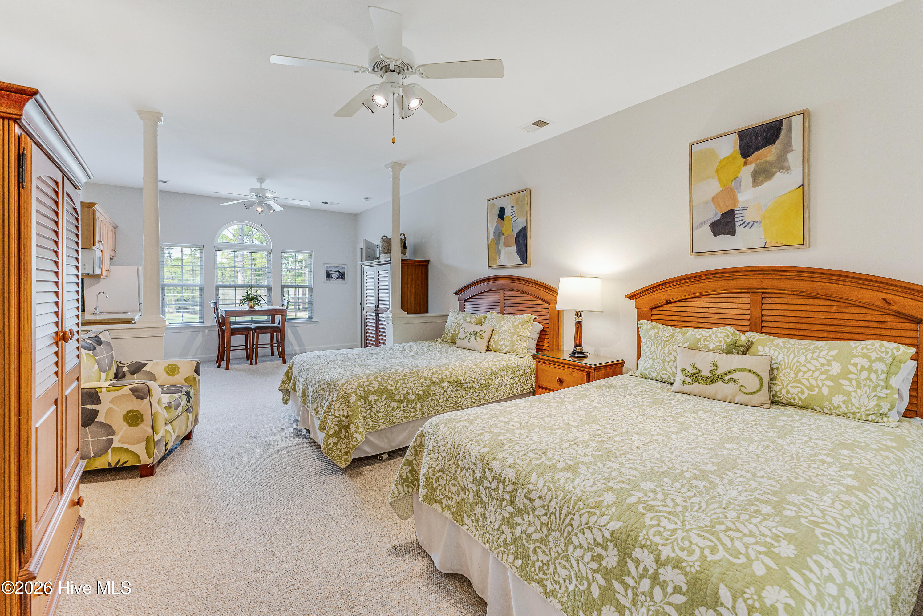 100561043 | Photo 30