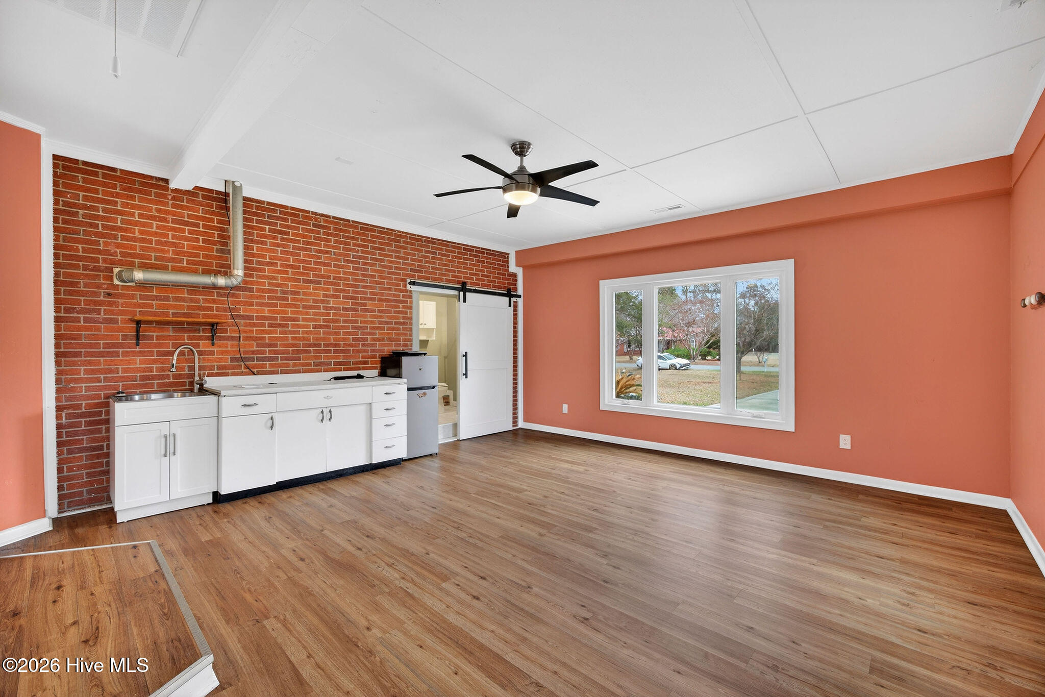 100557140 | Photo 33