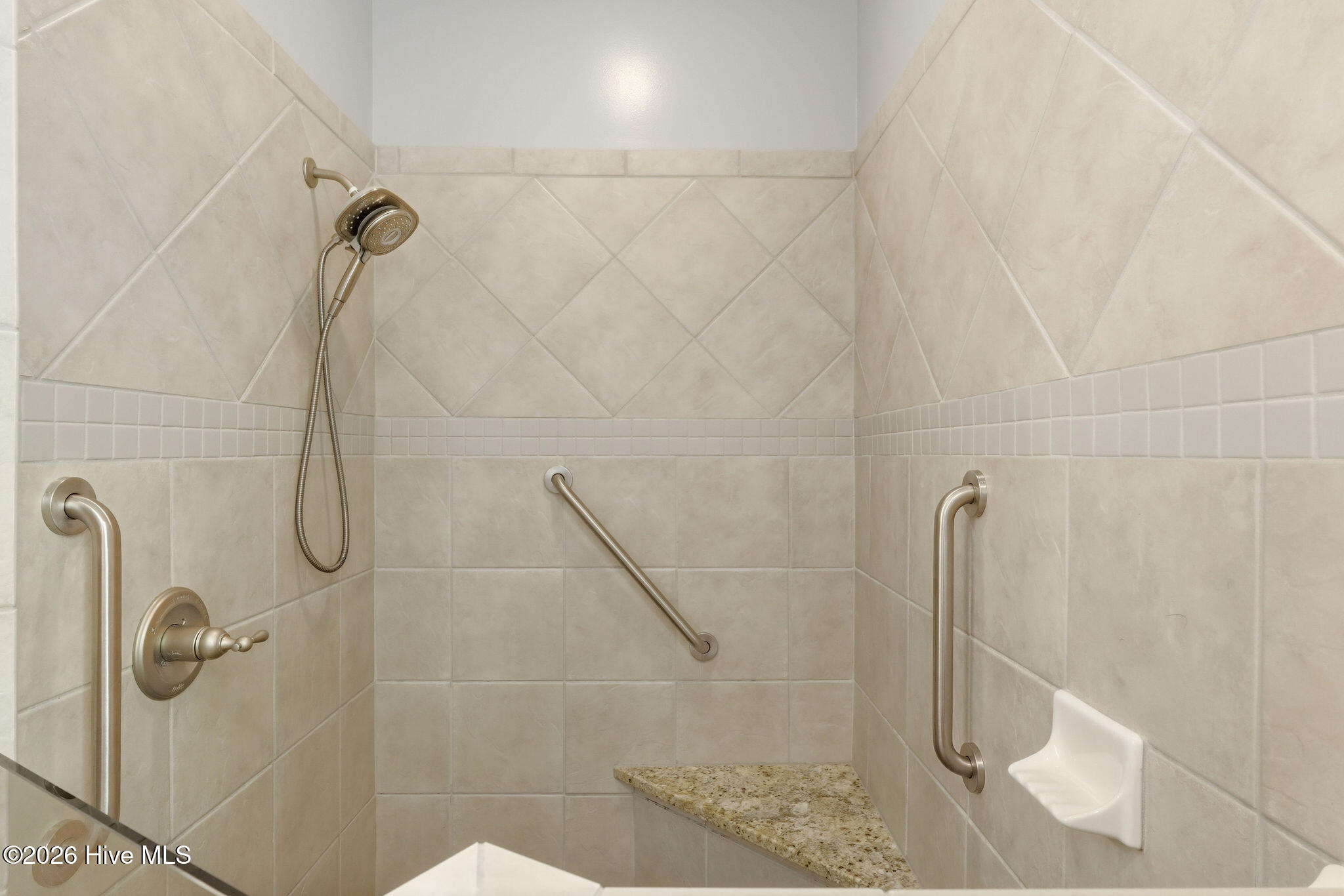 100567375 | Photo 41