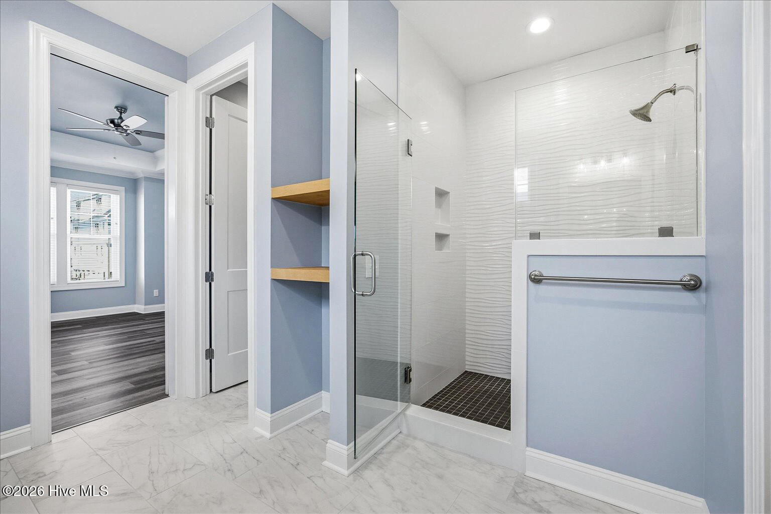 100559735 | Photo 18