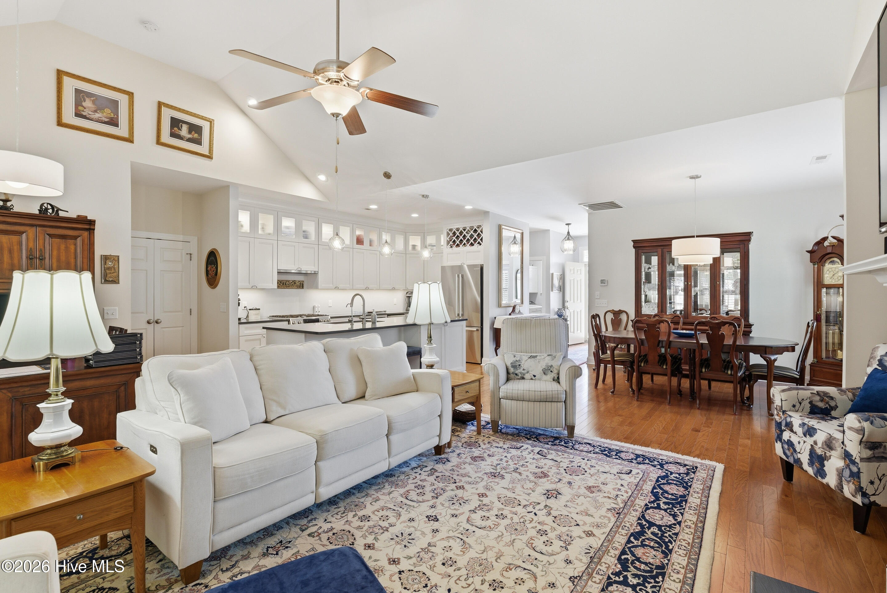 100566740 | Photo 18