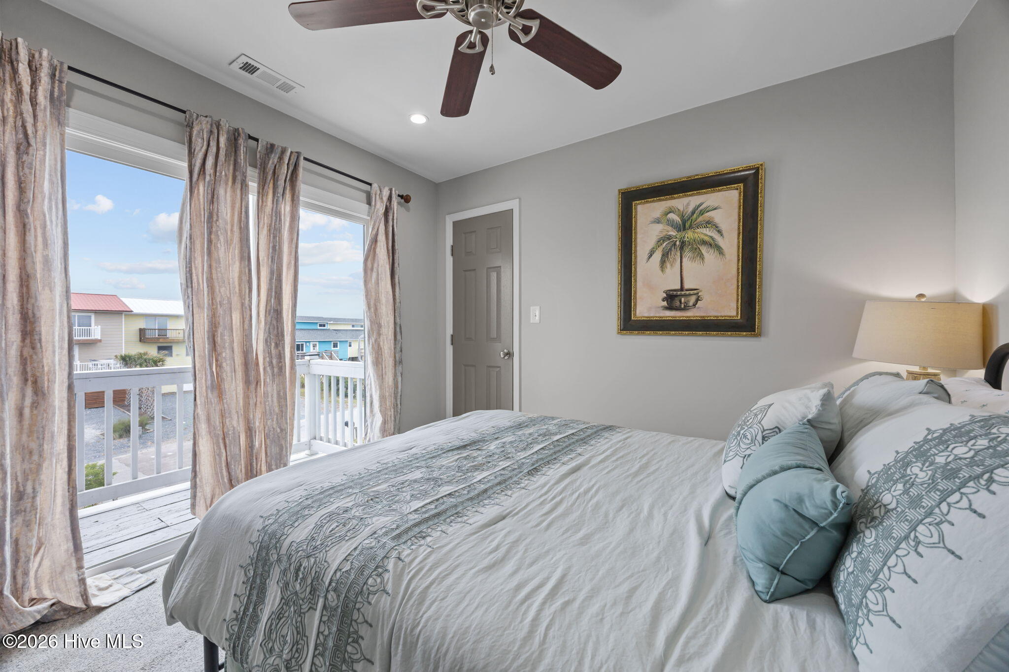 100551213 | Photo 32