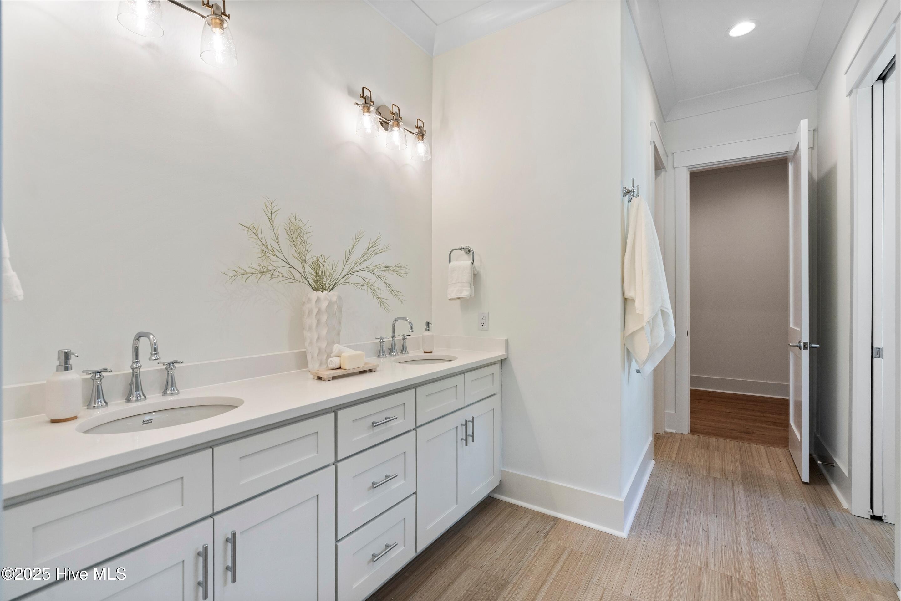 100542273 | Photo 45