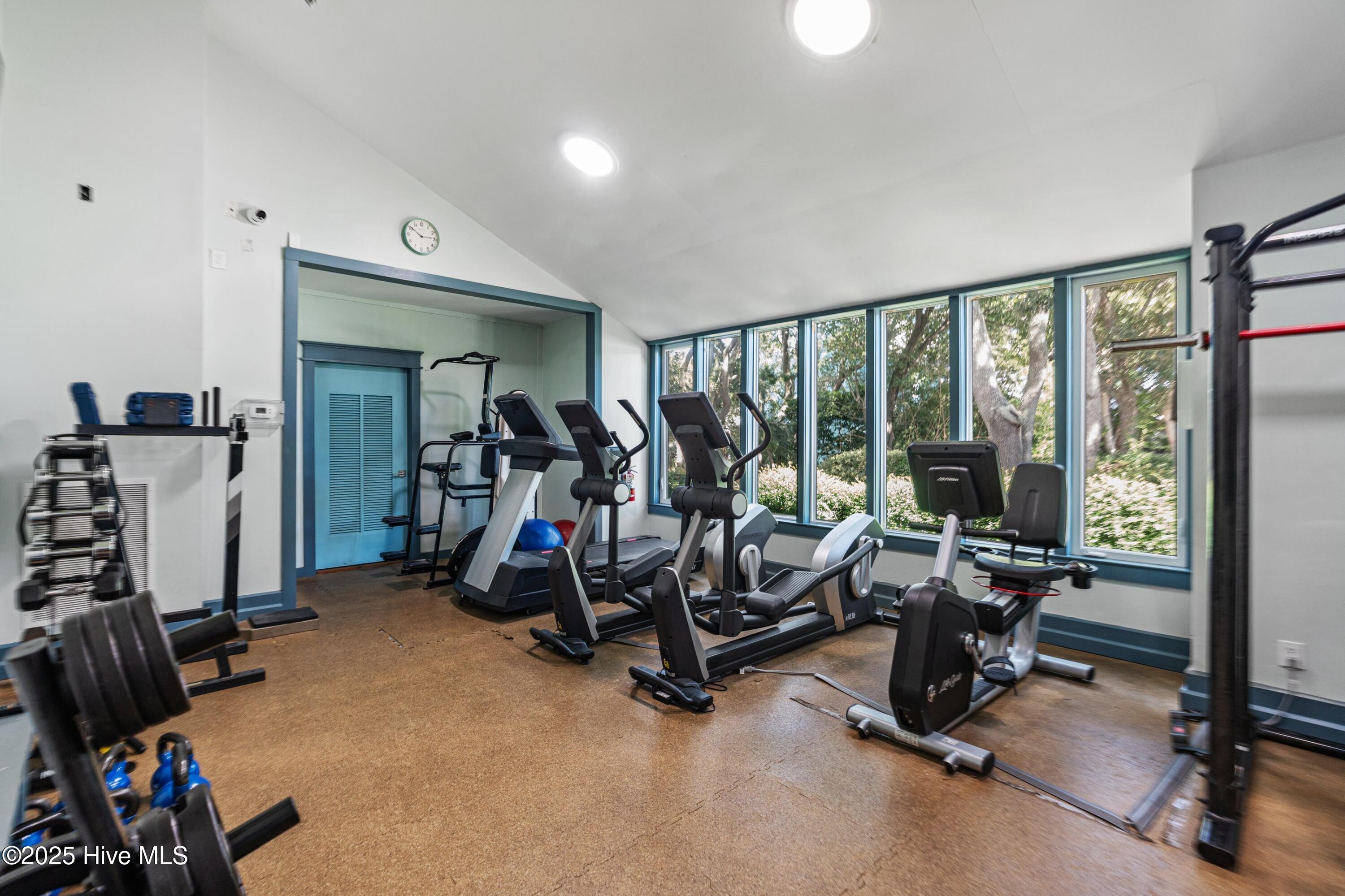 100532800 | Photo 48