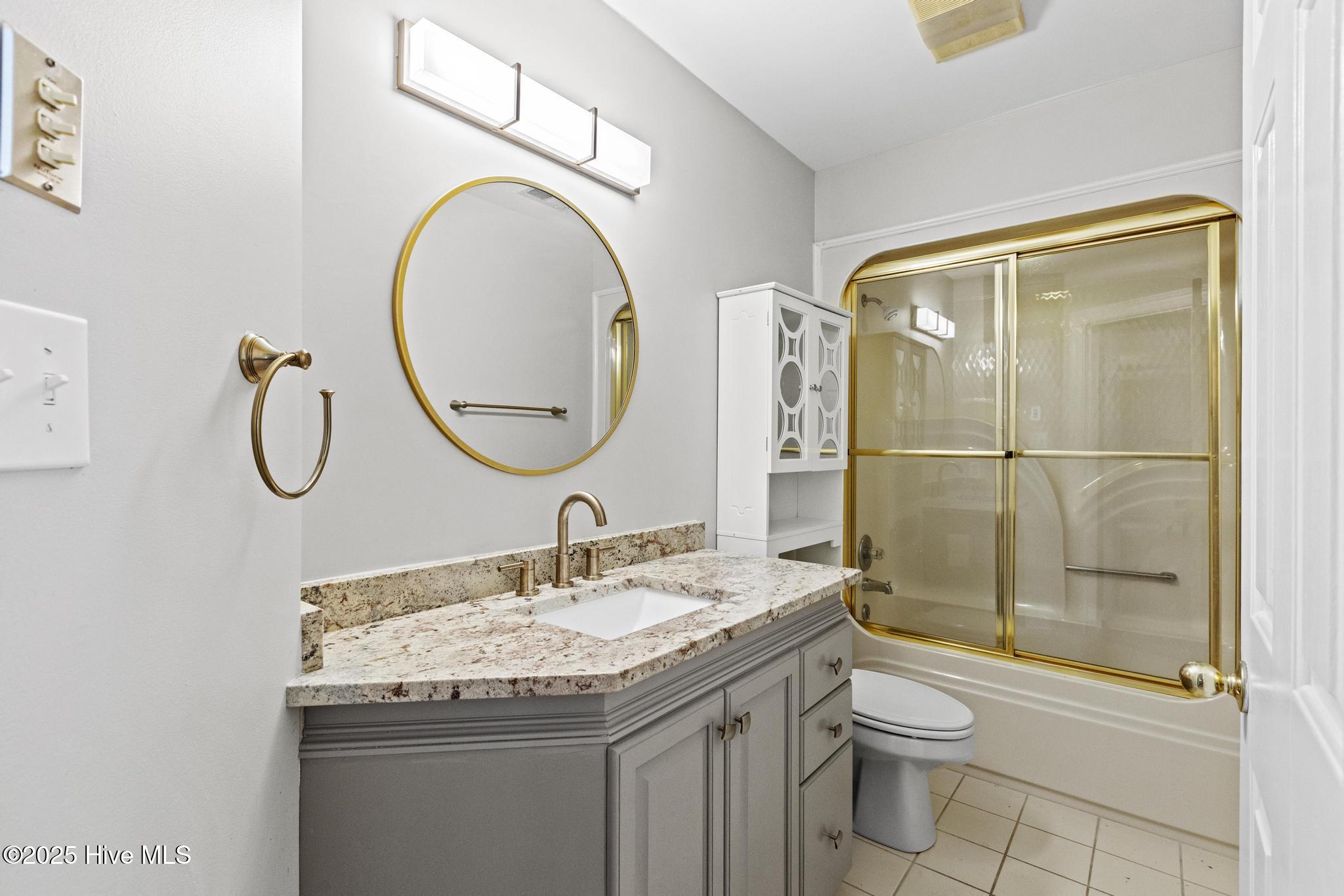 100508292 | Photo 38